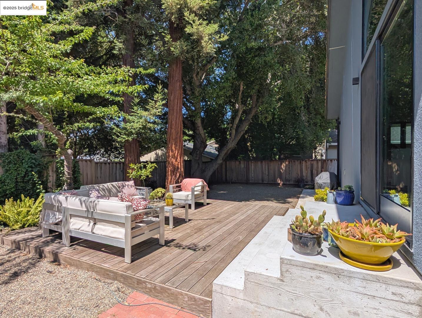 Detail Gallery Image 16 of 23 For 206 Donohoe St, East Palo Alto,  CA 94303 - 3 Beds | 3 Baths