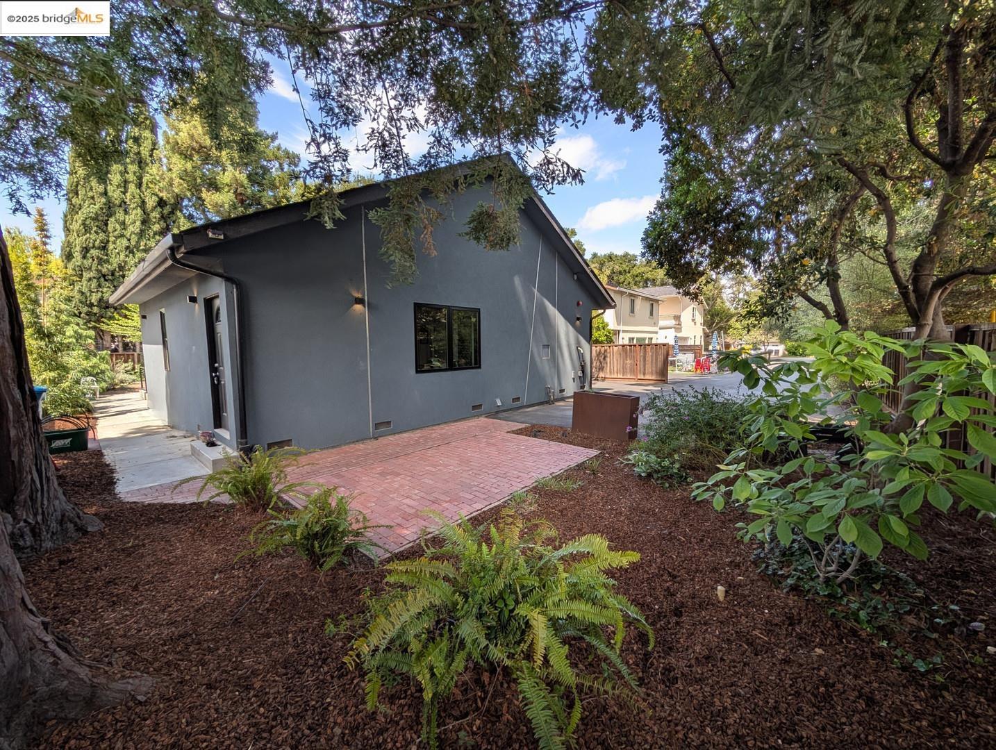 Detail Gallery Image 17 of 23 For 206 Donohoe St, East Palo Alto,  CA 94303 - 3 Beds | 3 Baths