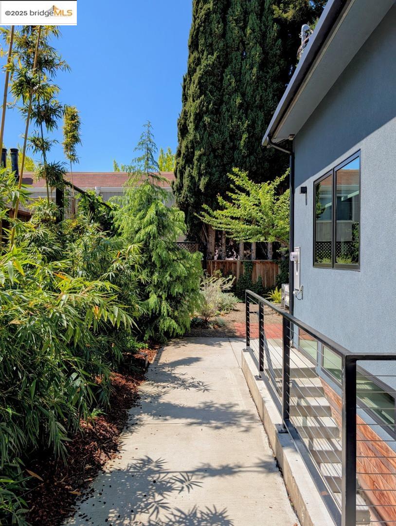 Detail Gallery Image 18 of 23 For 206 Donohoe St, East Palo Alto,  CA 94303 - 3 Beds | 3 Baths