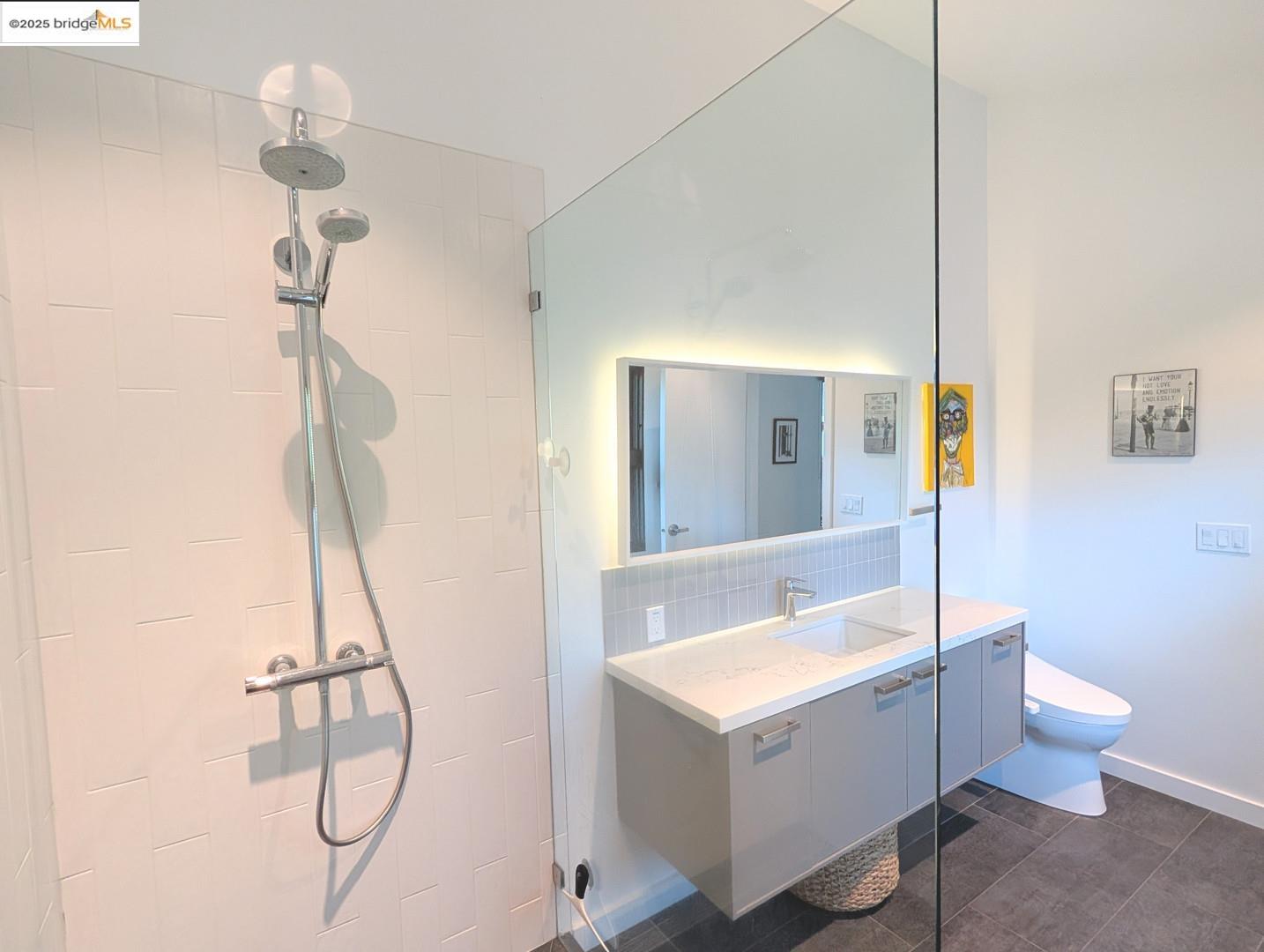 Detail Gallery Image 5 of 23 For 206 Donohoe St, East Palo Alto,  CA 94303 - 3 Beds | 3 Baths