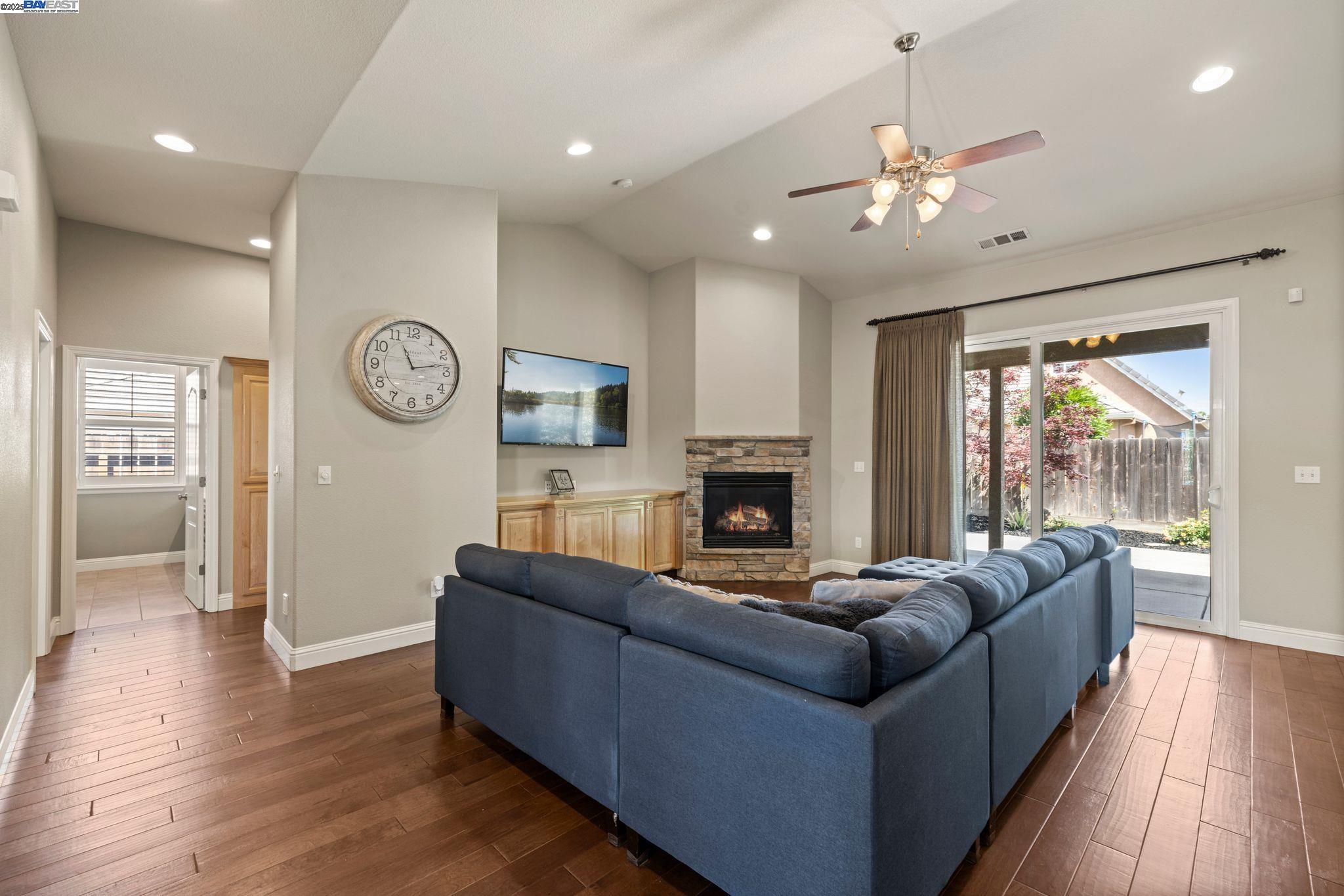 Detail Gallery Image 5 of 42 For 257 E Milgeo Ave, Ripon,  CA 95366 - 3 Beds | 2 Baths