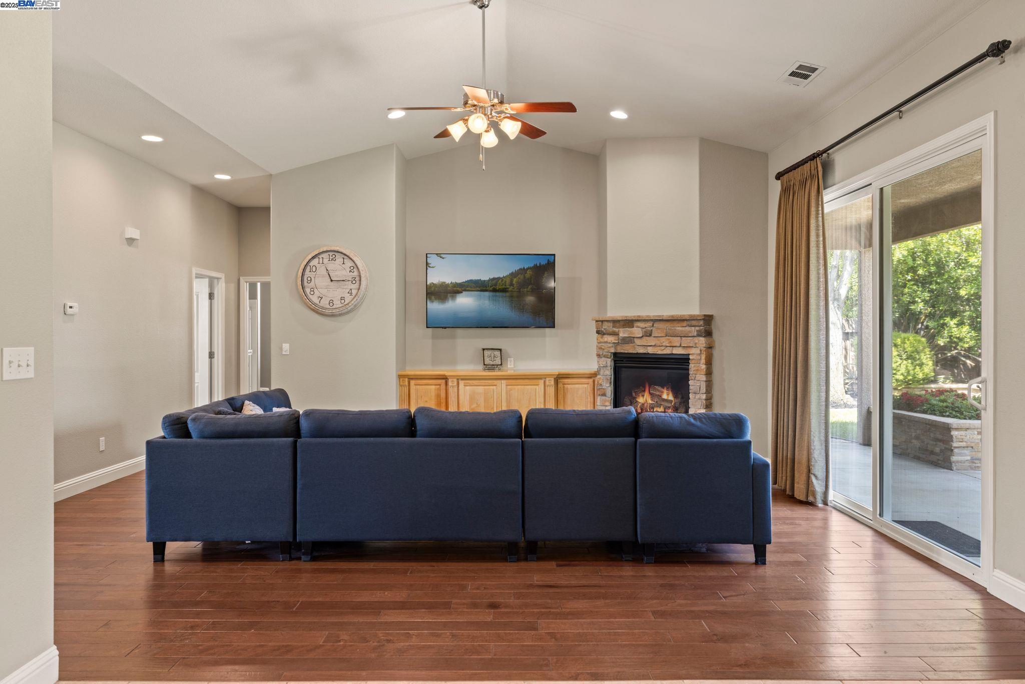 Detail Gallery Image 6 of 42 For 257 E Milgeo Ave, Ripon,  CA 95366 - 3 Beds | 2 Baths