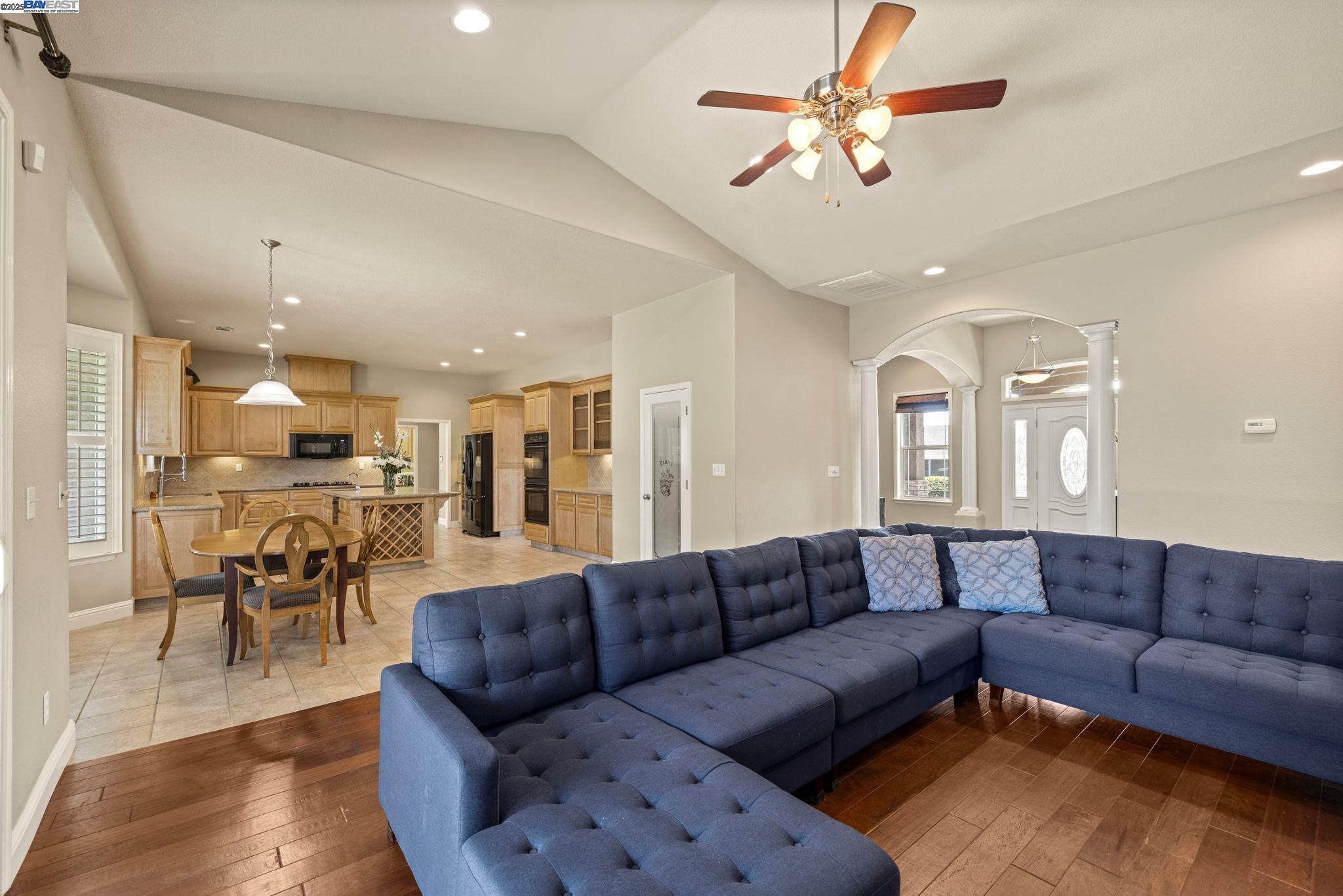 Detail Gallery Image 8 of 42 For 257 E Milgeo Ave, Ripon,  CA 95366 - 3 Beds | 2 Baths