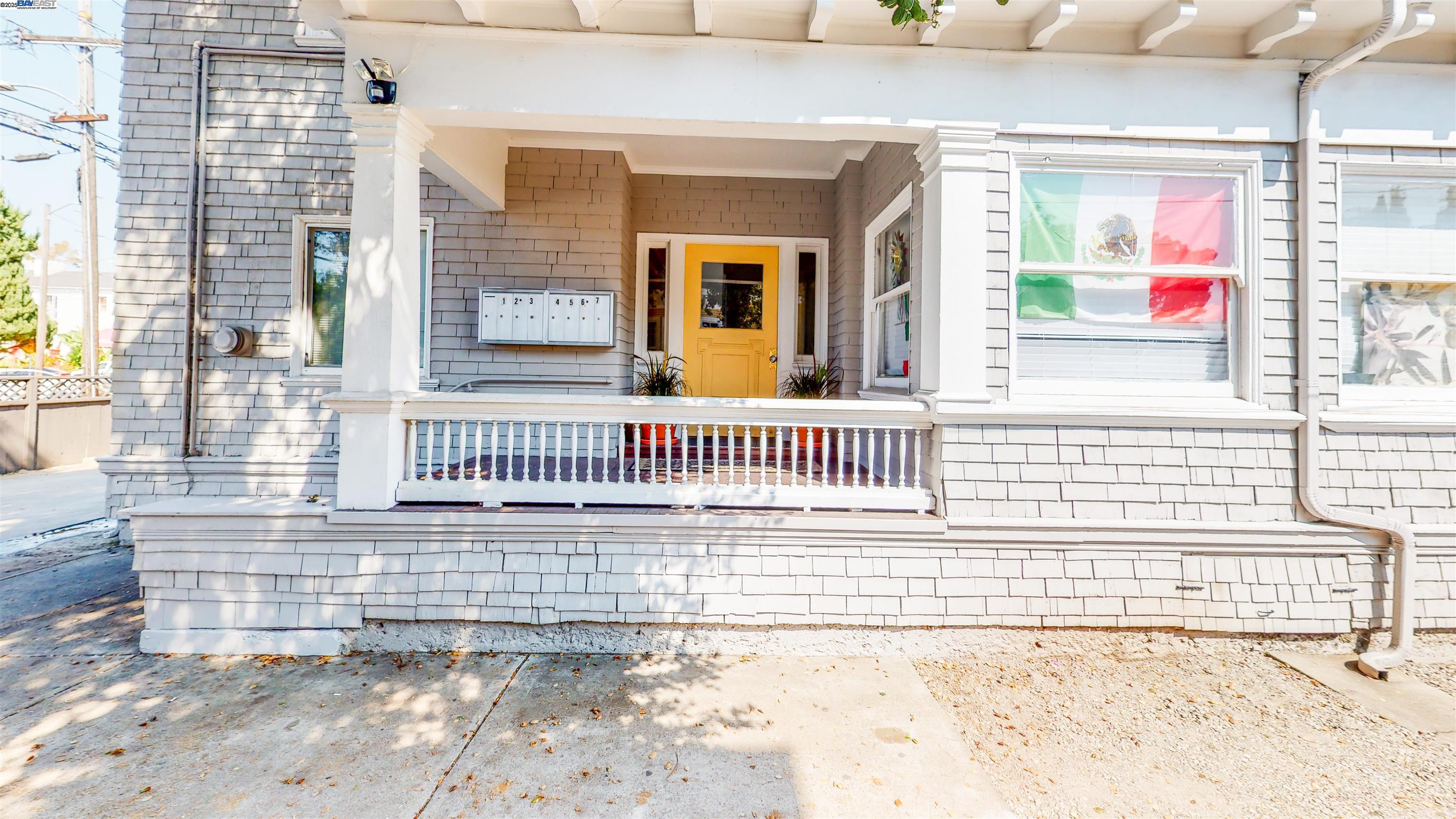 Detail Gallery Image 4 of 16 For 1832 Fruitvale Ave, Oakland,  CA 94601 - – Beds | – Baths