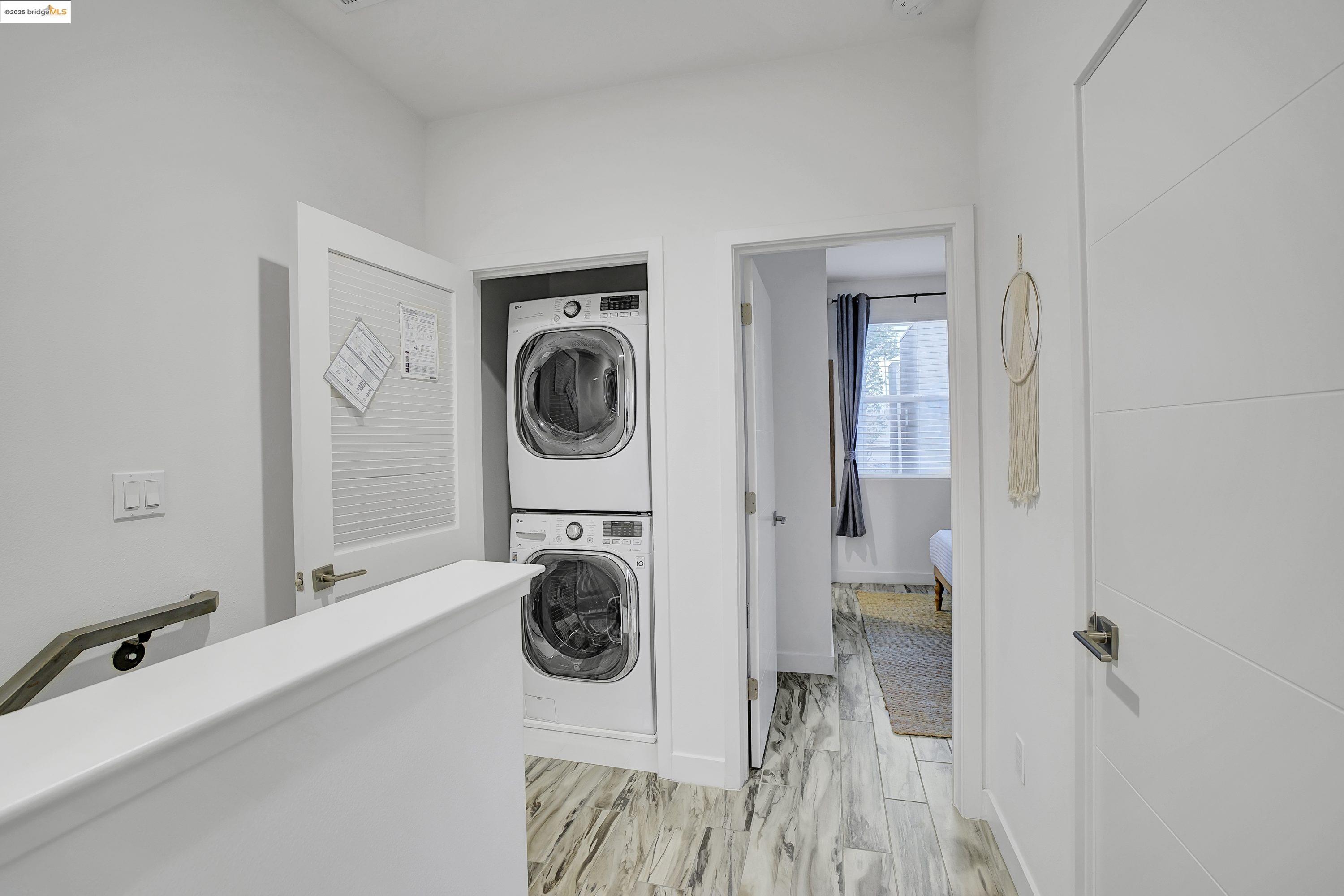 Detail Gallery Image 13 of 32 For 1423 Prescott St, Oakland,  CA 94607 - 2 Beds | 2/1 Baths