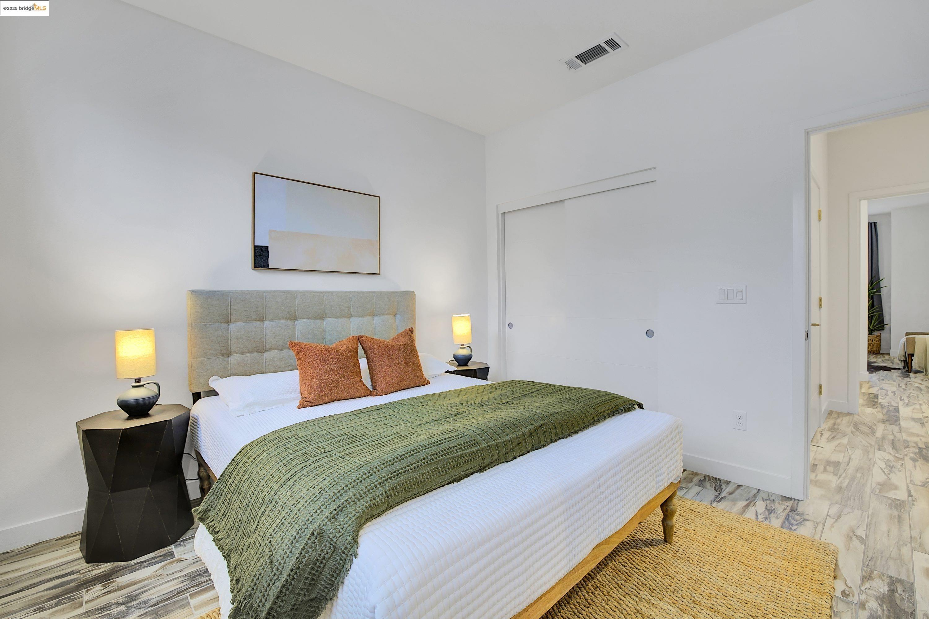 Detail Gallery Image 17 of 32 For 1423 Prescott St, Oakland,  CA 94607 - 2 Beds | 2/1 Baths