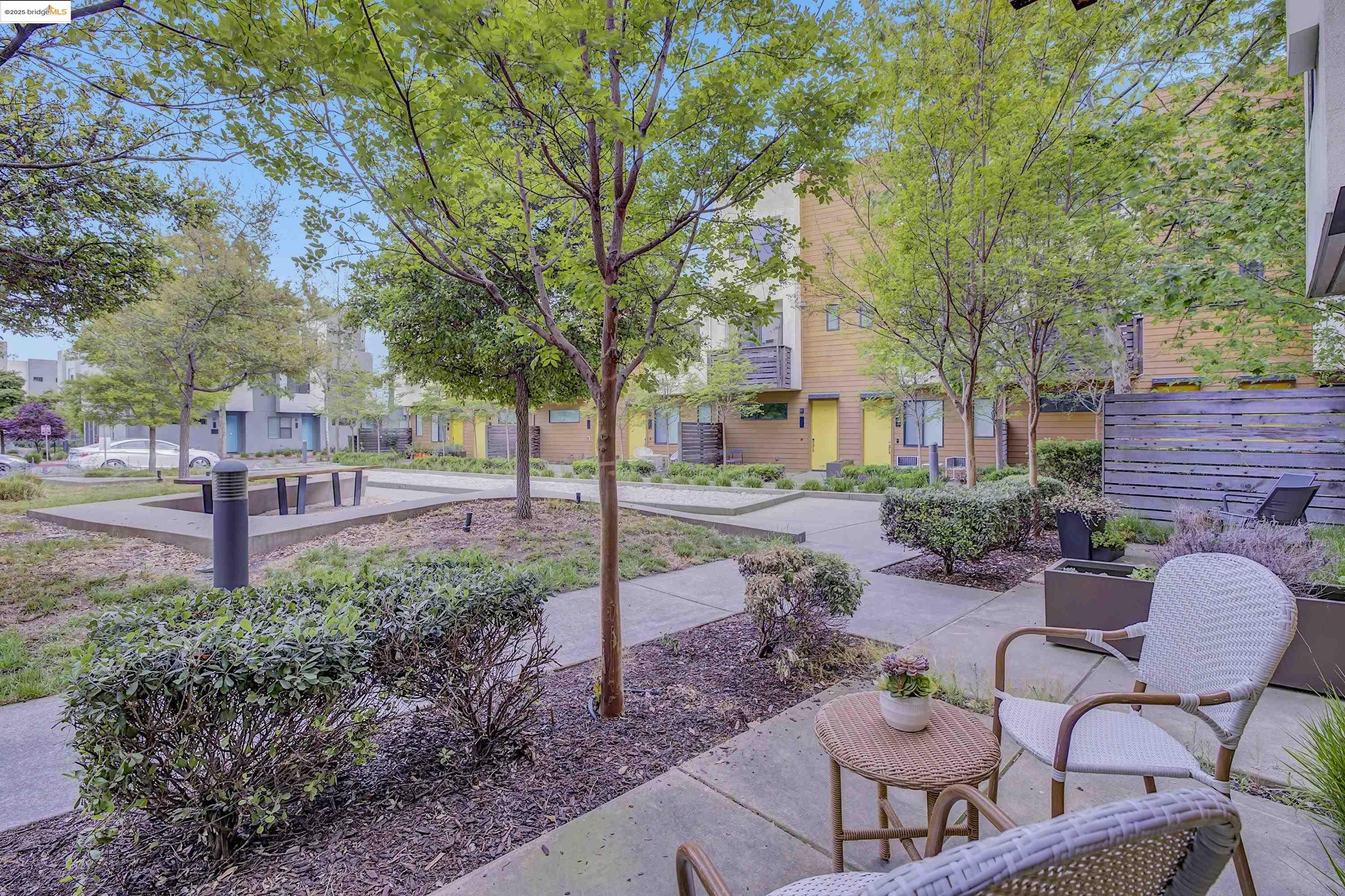 Detail Gallery Image 27 of 32 For 1423 Prescott St, Oakland,  CA 94607 - 2 Beds | 2/1 Baths