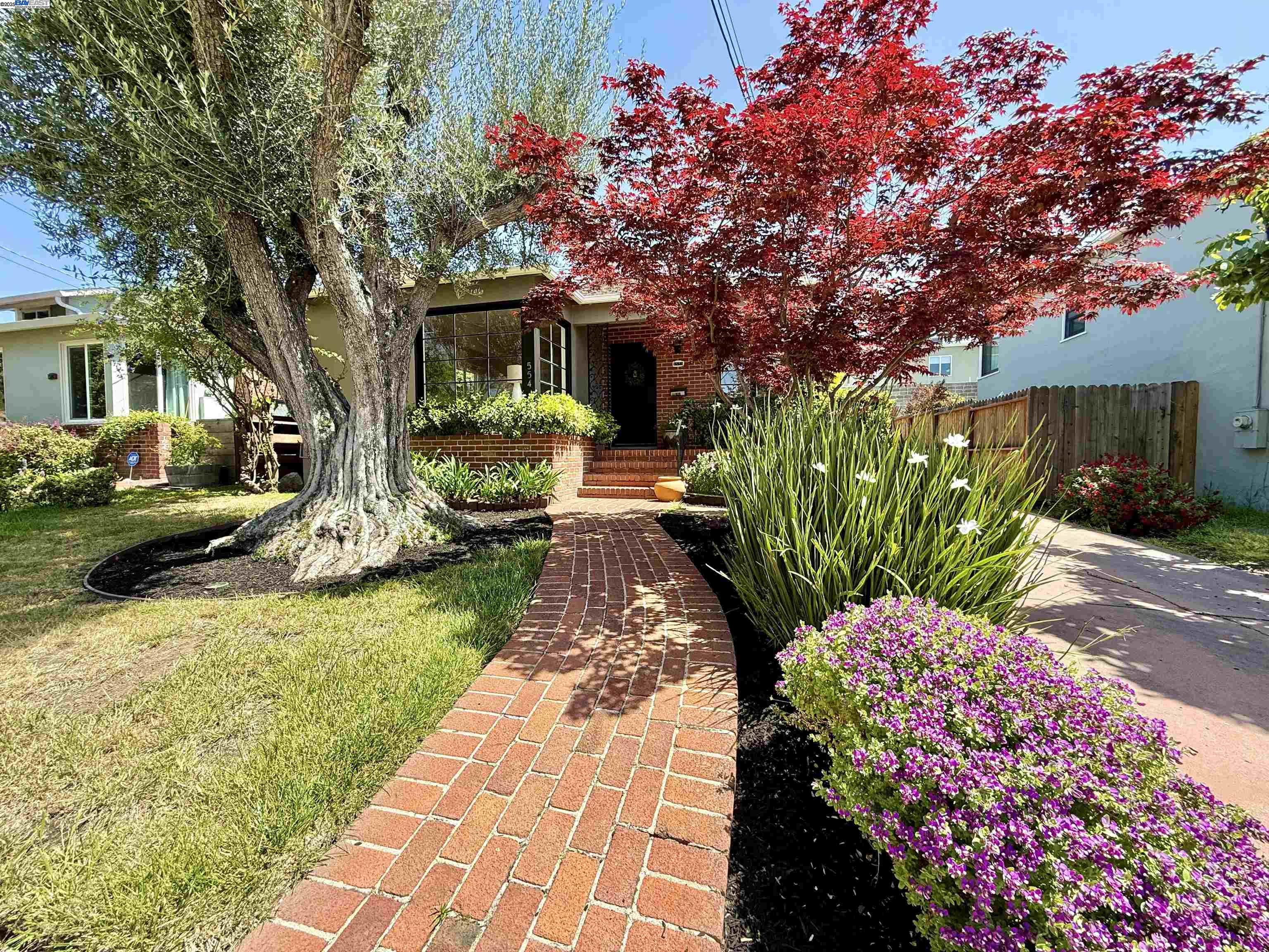 Detail Gallery Image 1 of 50 For 554 Fortuna Ave, San Leandro,  CA 94577 - 2 Beds | 1/1 Baths