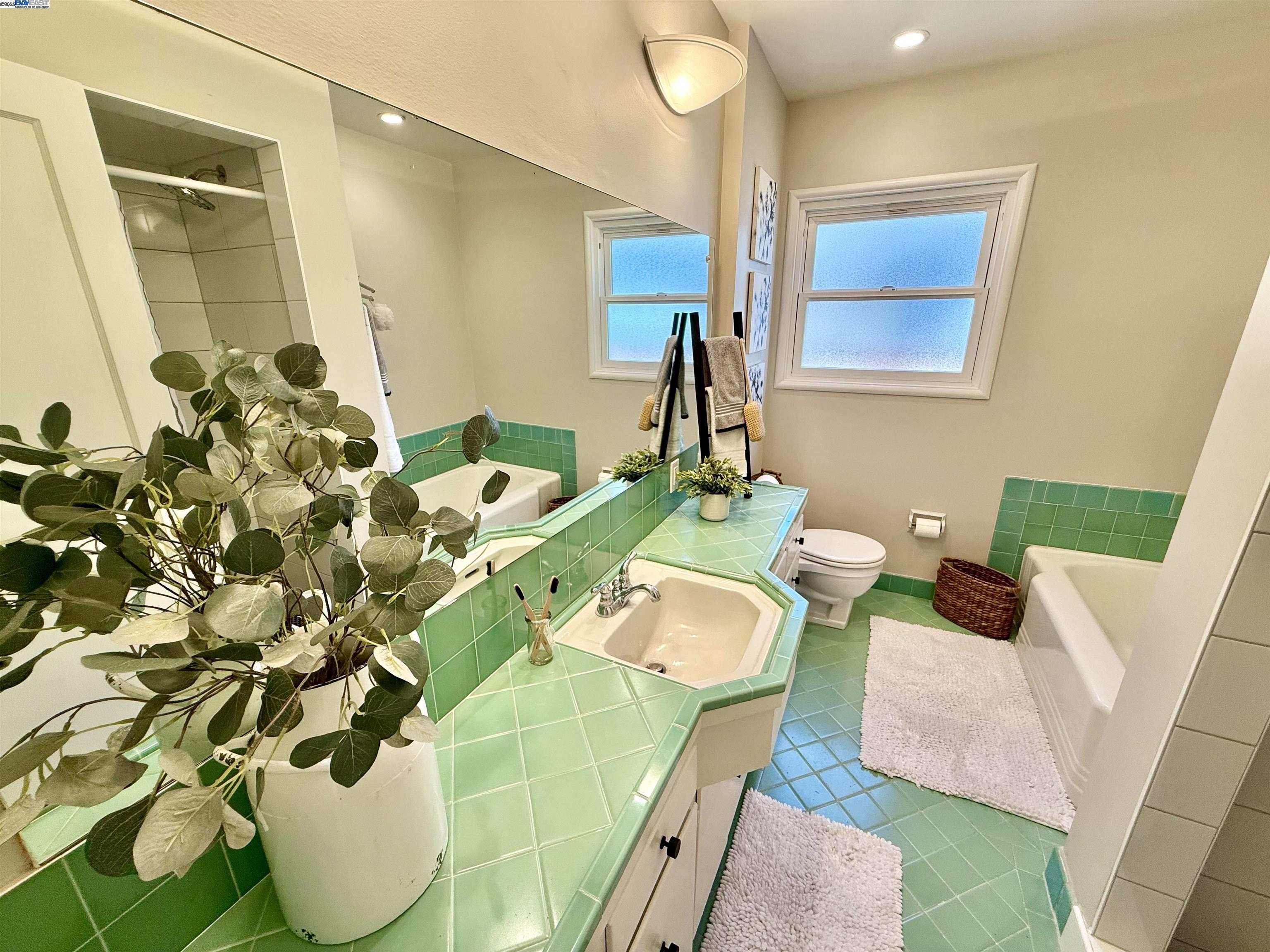Detail Gallery Image 23 of 50 For 554 Fortuna Ave, San Leandro,  CA 94577 - 2 Beds | 1/1 Baths