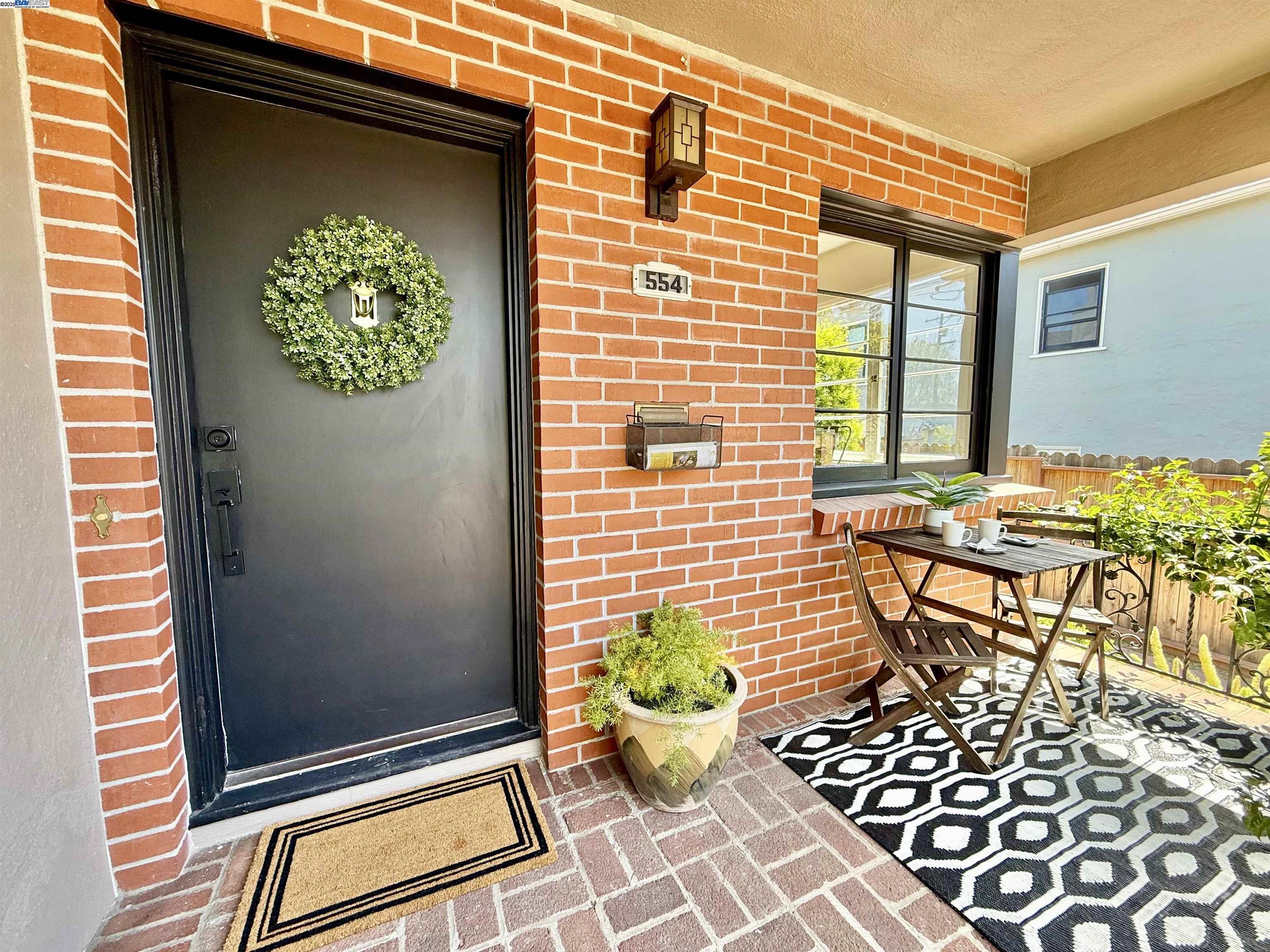 Detail Gallery Image 4 of 50 For 554 Fortuna Ave, San Leandro,  CA 94577 - 2 Beds | 1/1 Baths