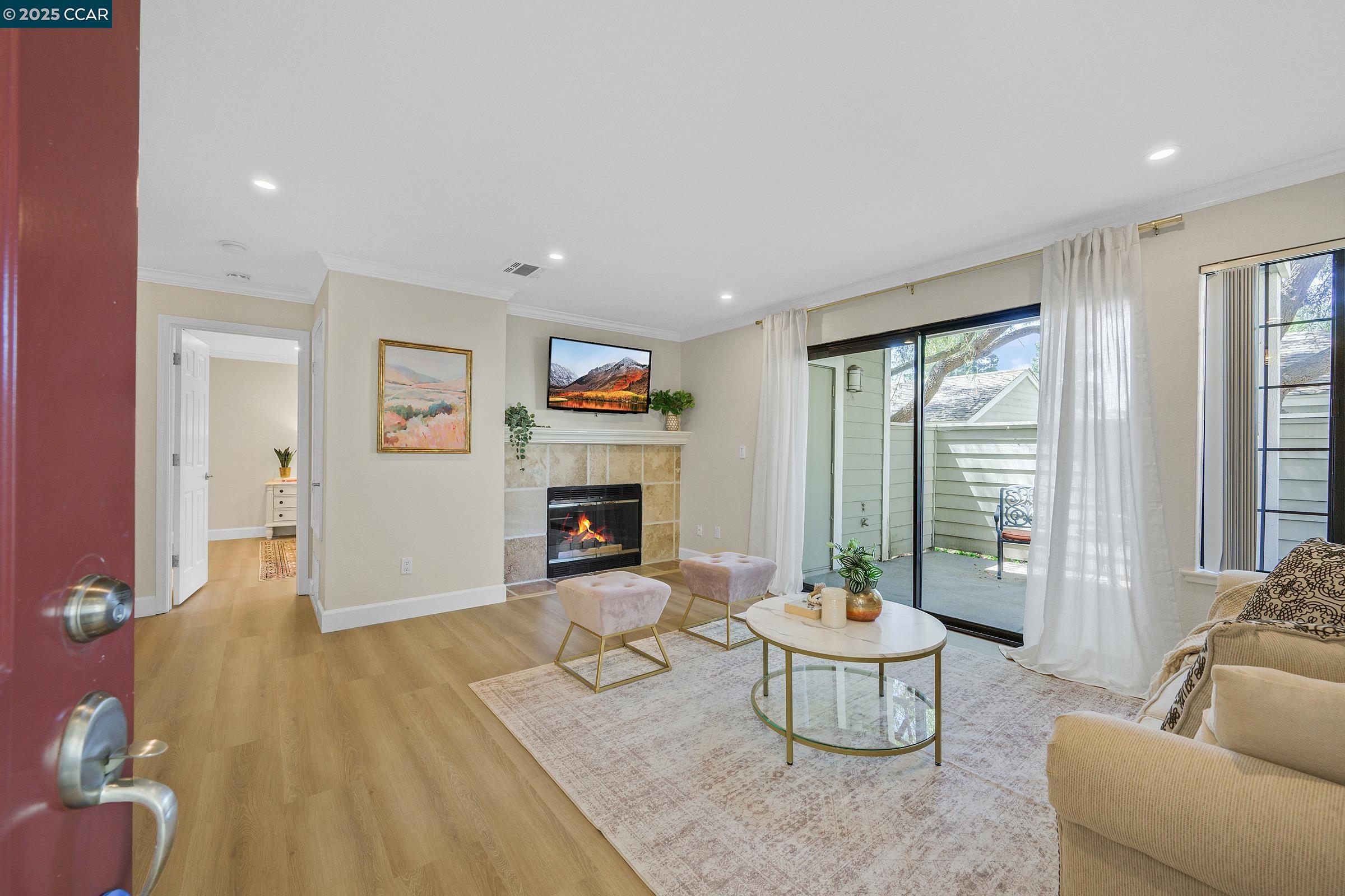 Detail Gallery Image 2 of 52 For 160 Eastridge Dr, San Ramon,  CA 94582 - 1 Beds | 1 Baths