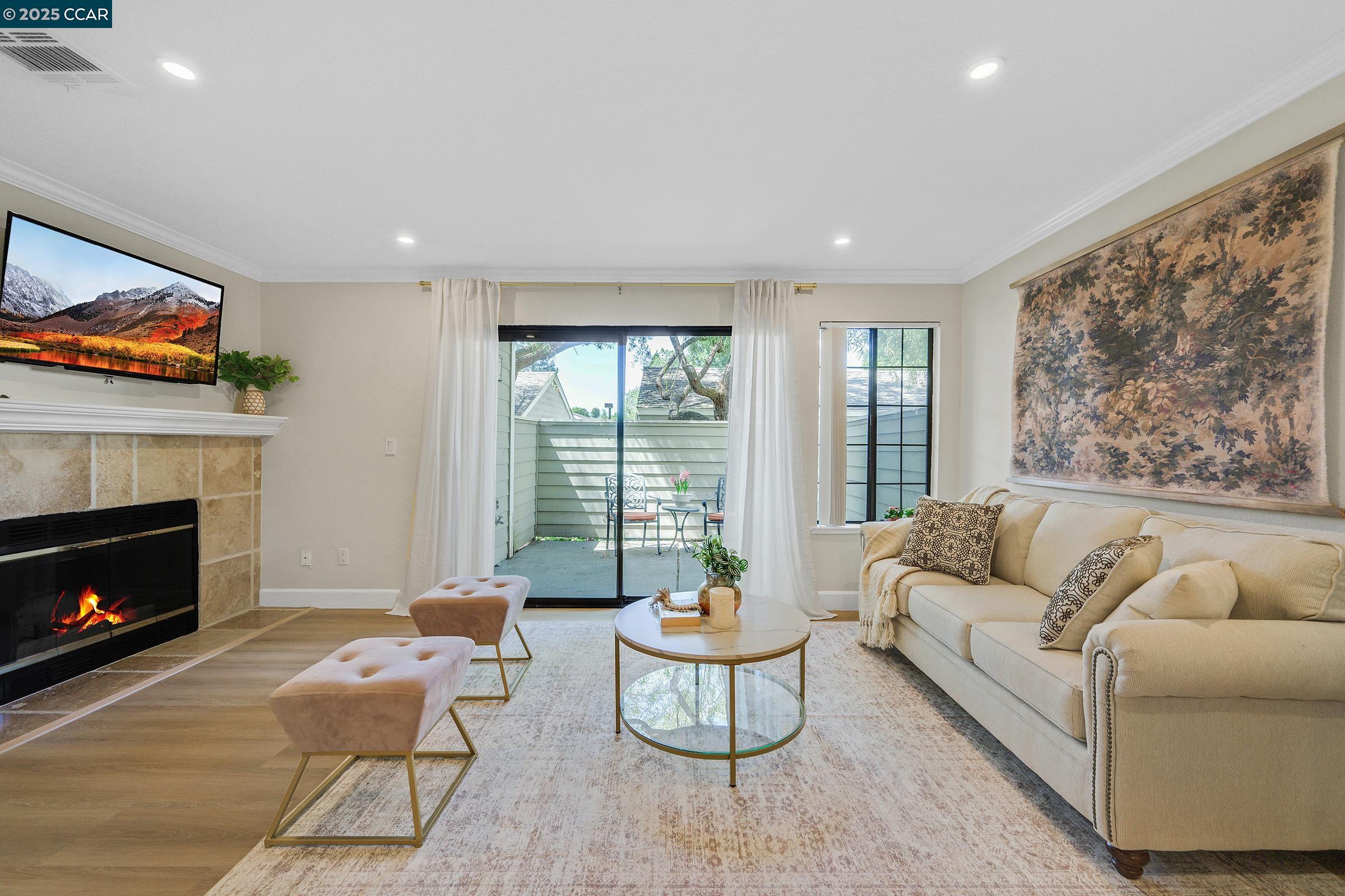 Detail Gallery Image 3 of 52 For 160 Eastridge Dr, San Ramon,  CA 94582 - 1 Beds | 1 Baths