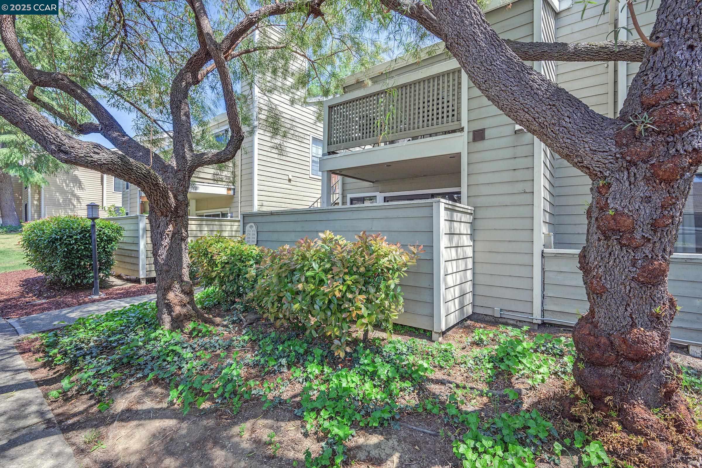 Detail Gallery Image 28 of 52 For 160 Eastridge Dr, San Ramon,  CA 94582 - 1 Beds | 1 Baths
