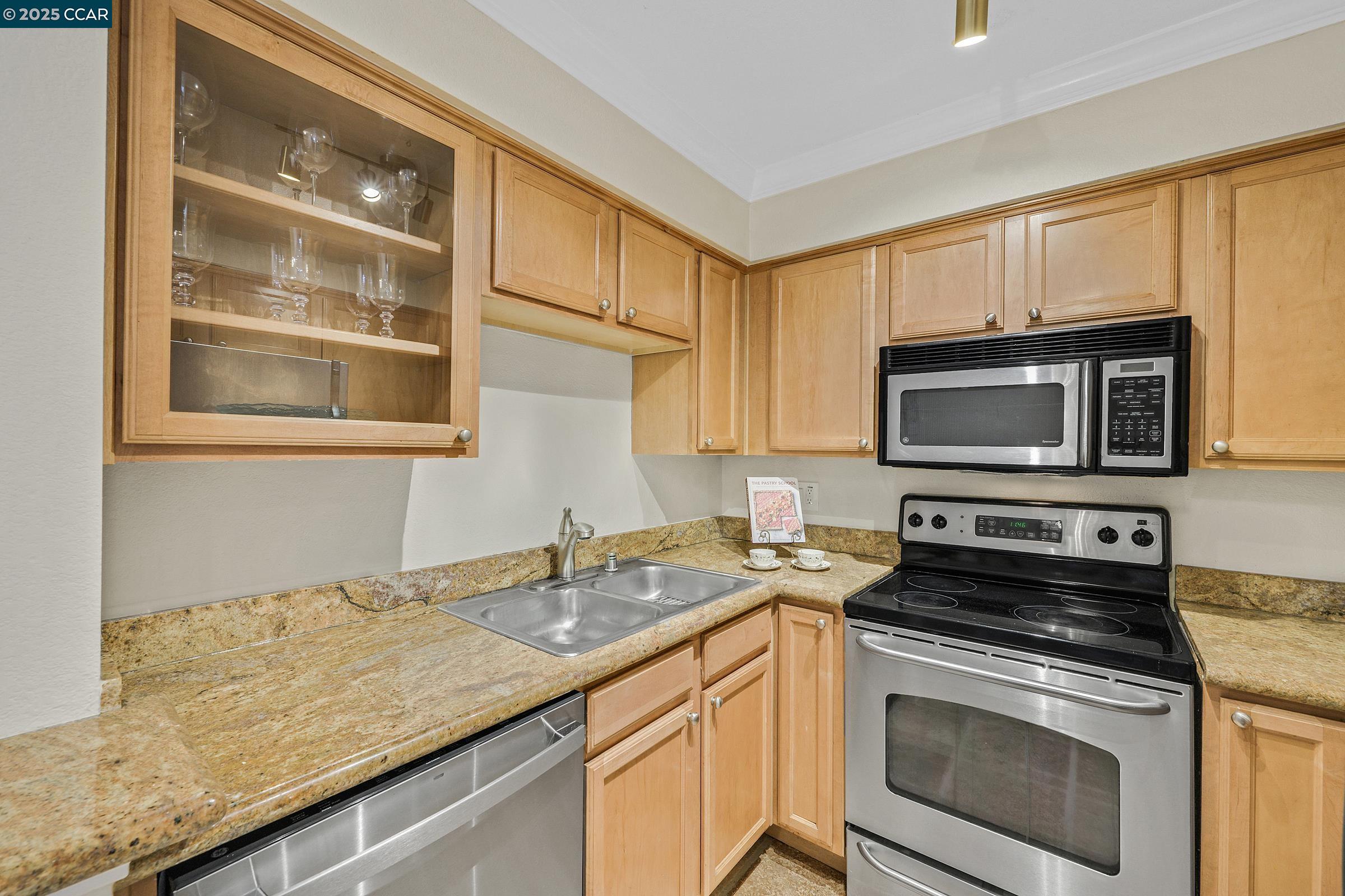 Detail Gallery Image 9 of 52 For 160 Eastridge Dr, San Ramon,  CA 94582 - 1 Beds | 1 Baths