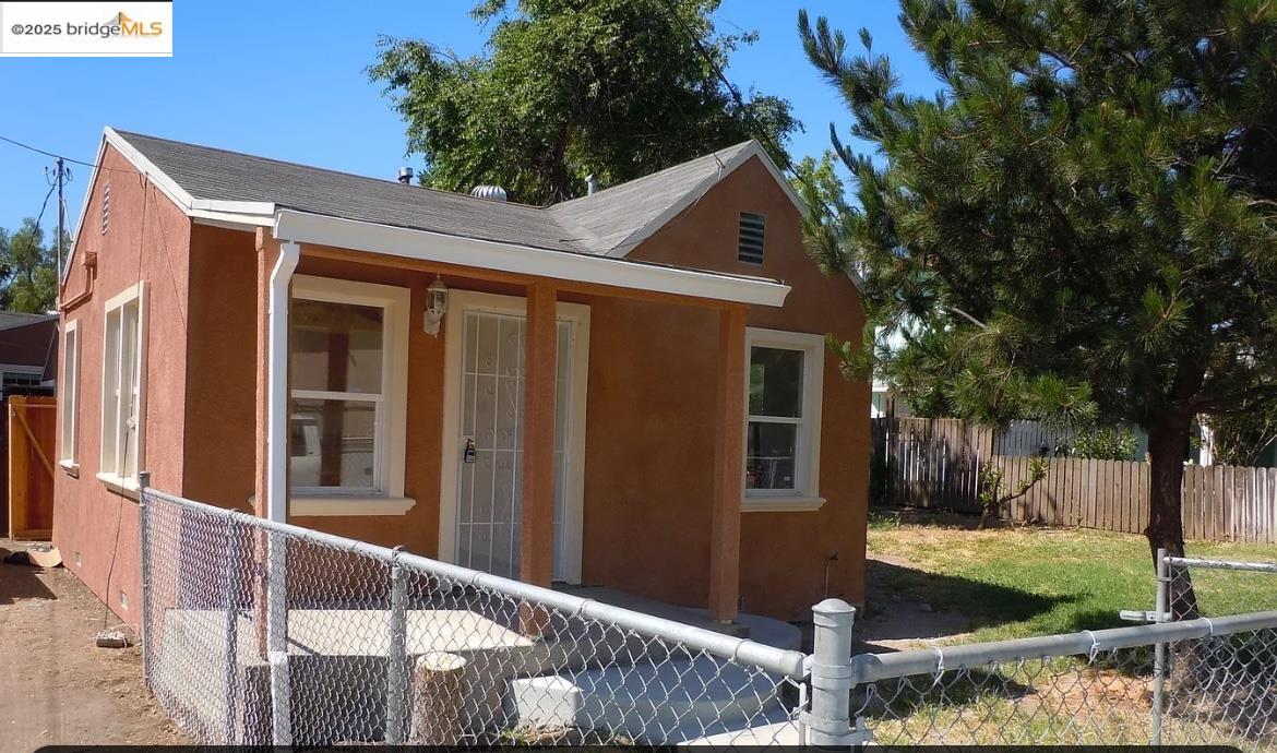 Detail Gallery Image 2 of 2 For 327 W 20th St, Antioch,  CA 94509 - 3 Beds | 1 Baths