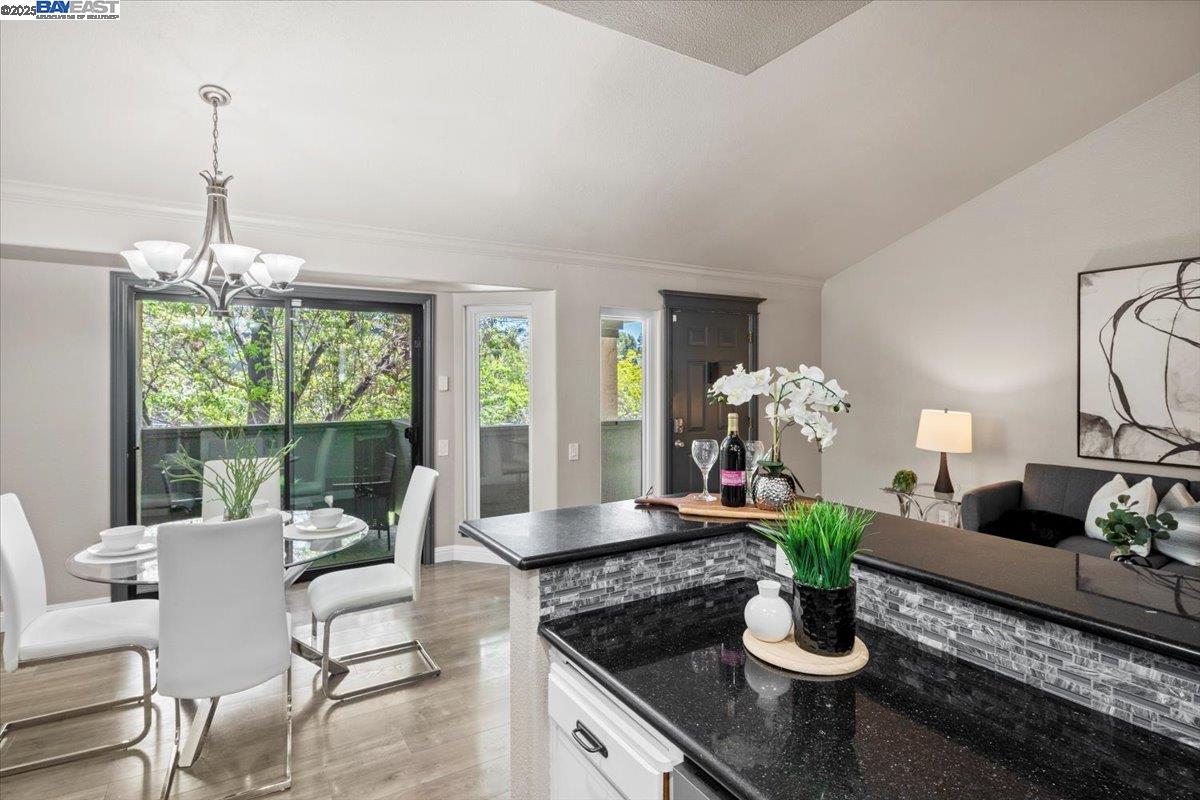 Detail Gallery Image 1 of 22 For 283 Kenbrook Cir, San Jose,  CA 95111 - 2 Beds | 2 Baths