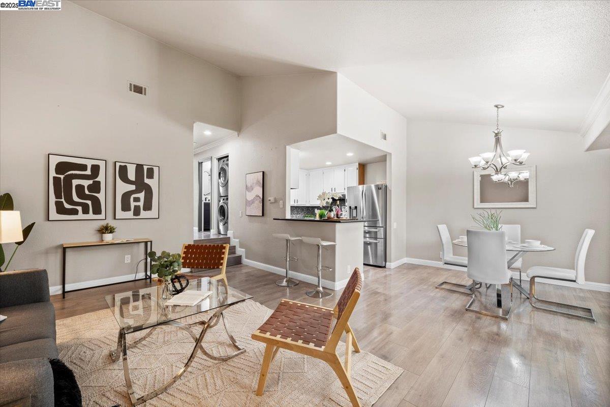 Detail Gallery Image 2 of 22 For 283 Kenbrook Cir, San Jose,  CA 95111 - 2 Beds | 2 Baths