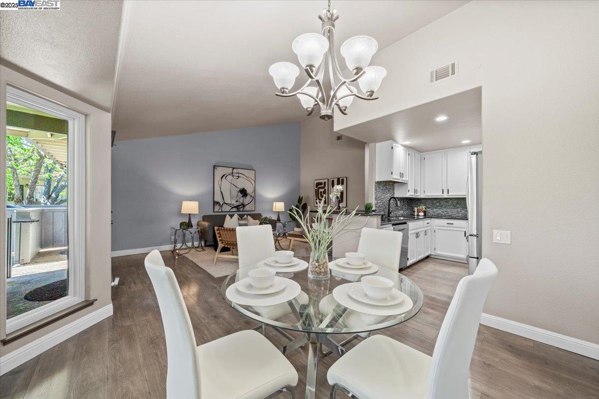 Detail Gallery Image 8 of 22 For 283 Kenbrook Cir, San Jose,  CA 95111 - 2 Beds | 2 Baths