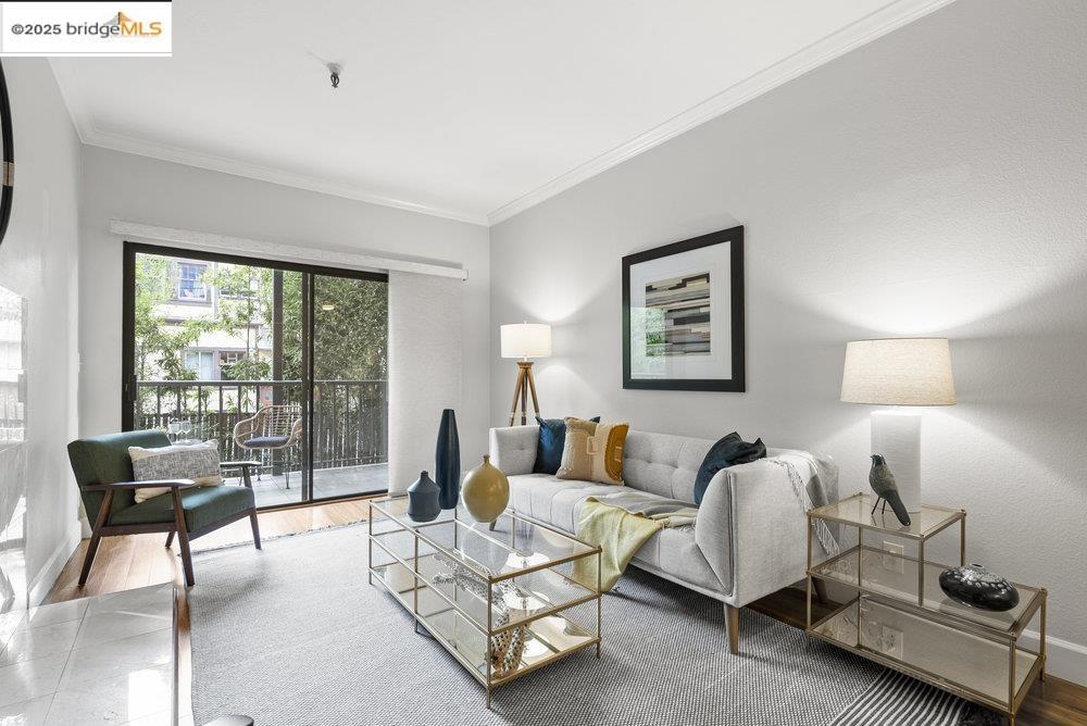 Detail Gallery Image 5 of 47 For 330 Park View Ter #104,  Oakland,  CA 94610 - 2 Beds | 2 Baths