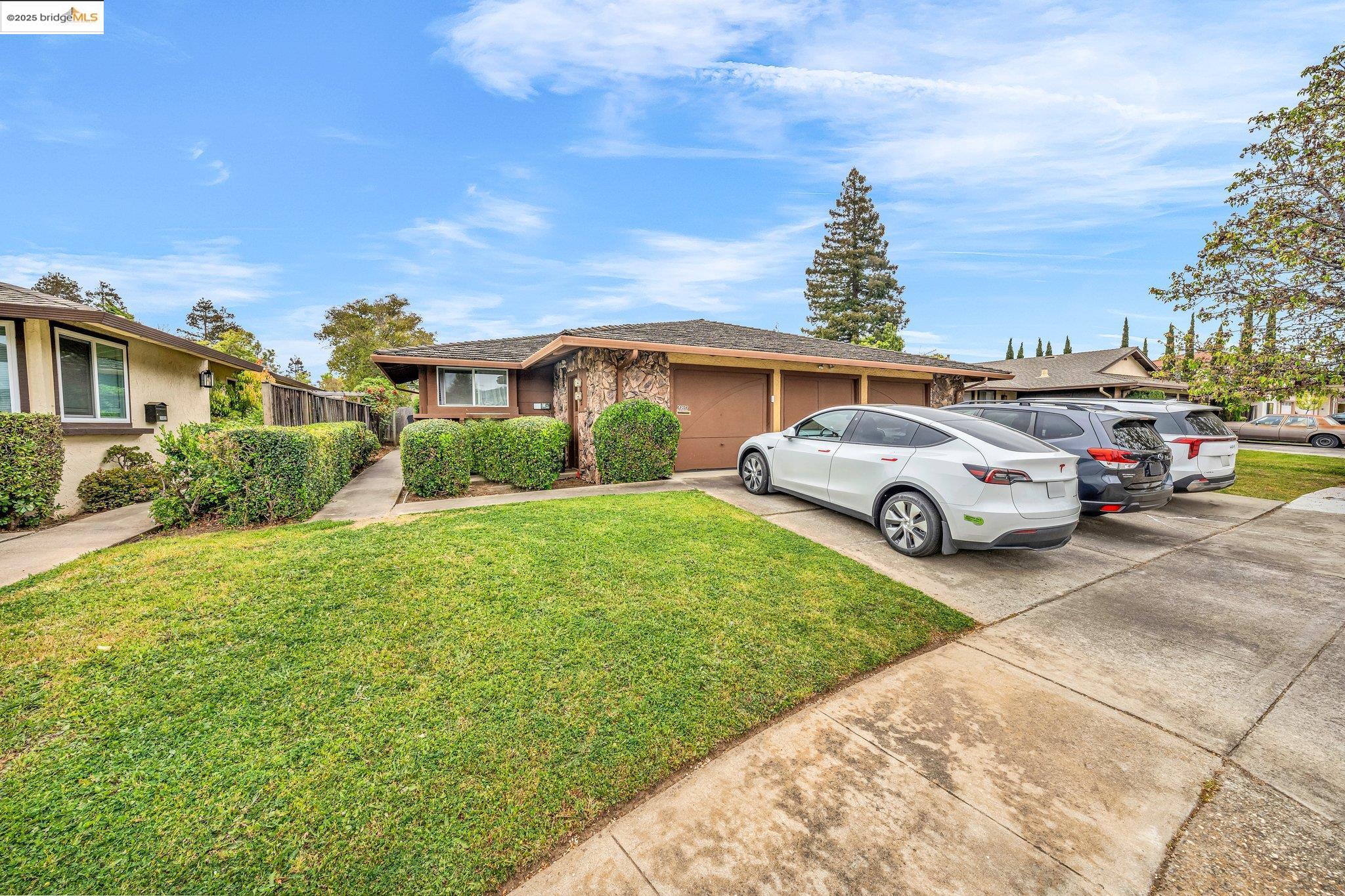 Detail Gallery Image 2 of 14 For 20832 Elenda Dr, Cupertino,  CA 95014 - – Beds | – Baths