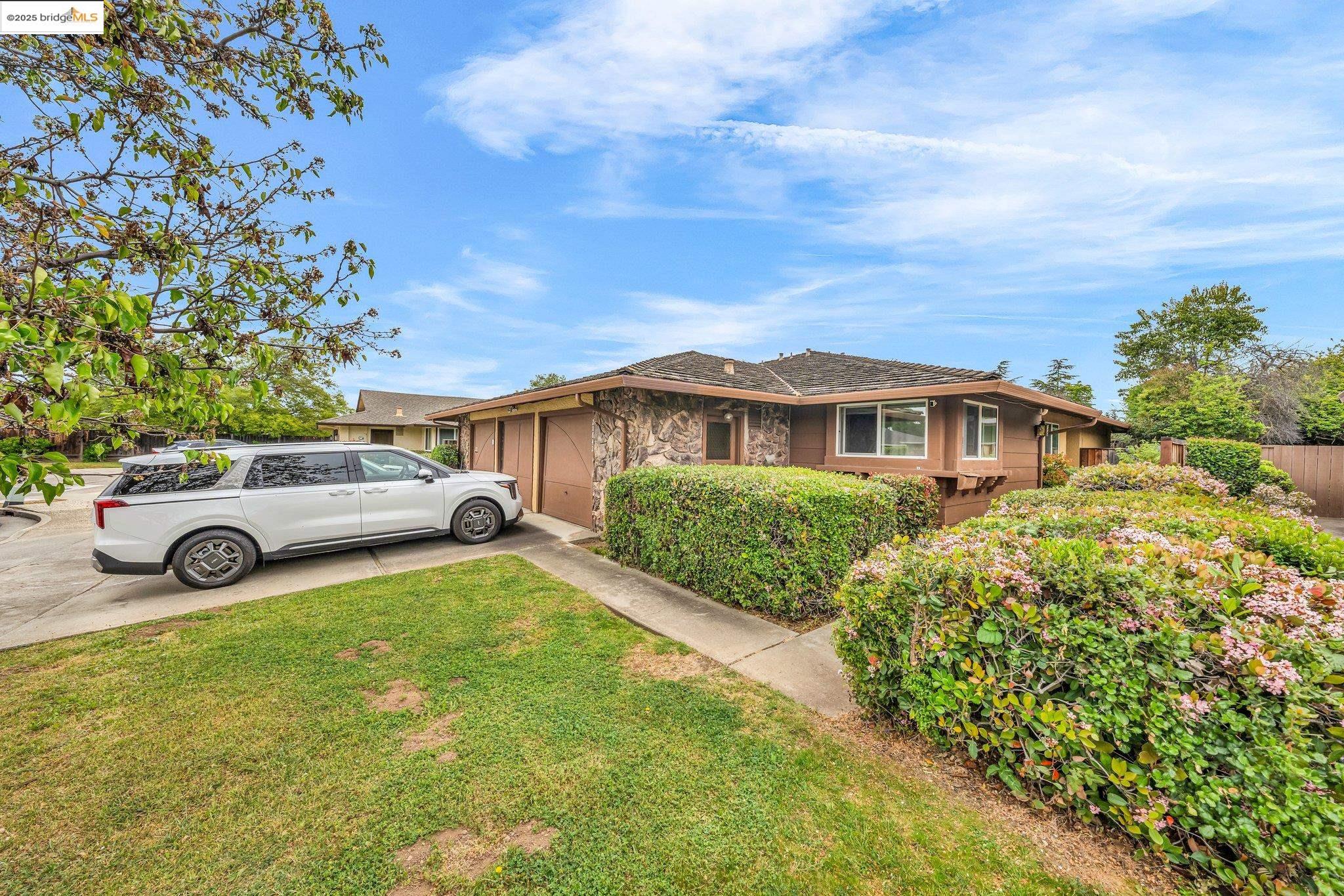 Detail Gallery Image 3 of 14 For 20832 Elenda Dr, Cupertino,  CA 95014 - – Beds | – Baths