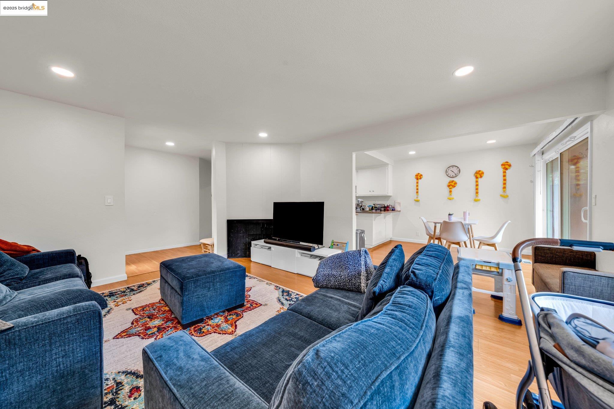 Detail Gallery Image 6 of 14 For 20832 Elenda Dr, Cupertino,  CA 95014 - – Beds | – Baths