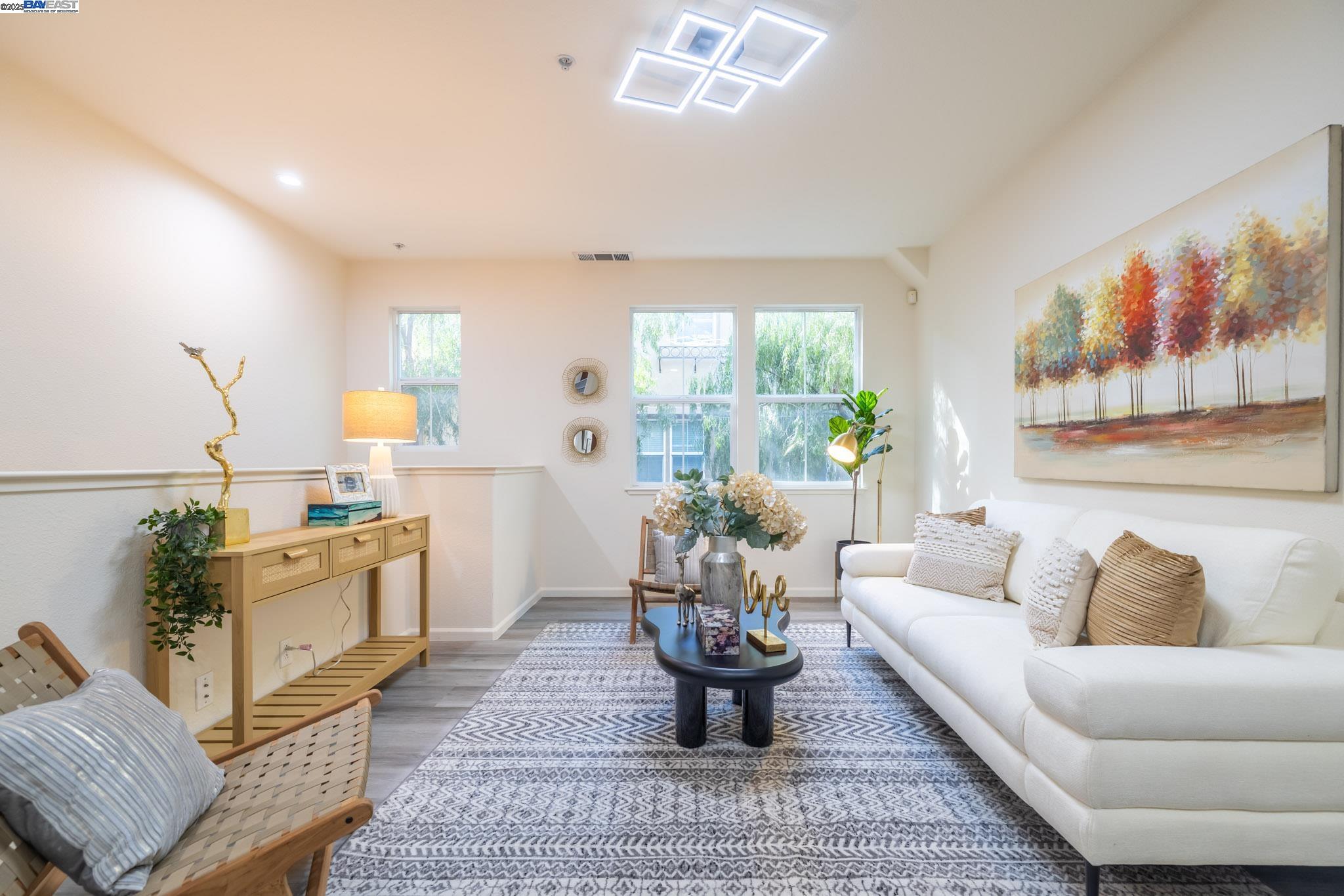 Detail Gallery Image 2 of 31 For 2200 Beech Cir, San Jose,  CA 95131 - 3 Beds | 3 Baths