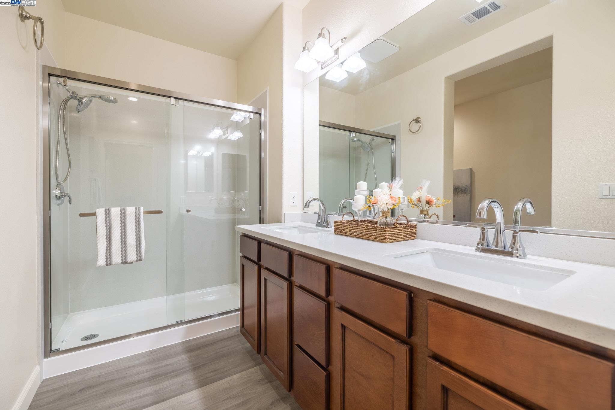 Detail Gallery Image 19 of 31 For 2200 Beech Cir, San Jose,  CA 95131 - 3 Beds | 3 Baths