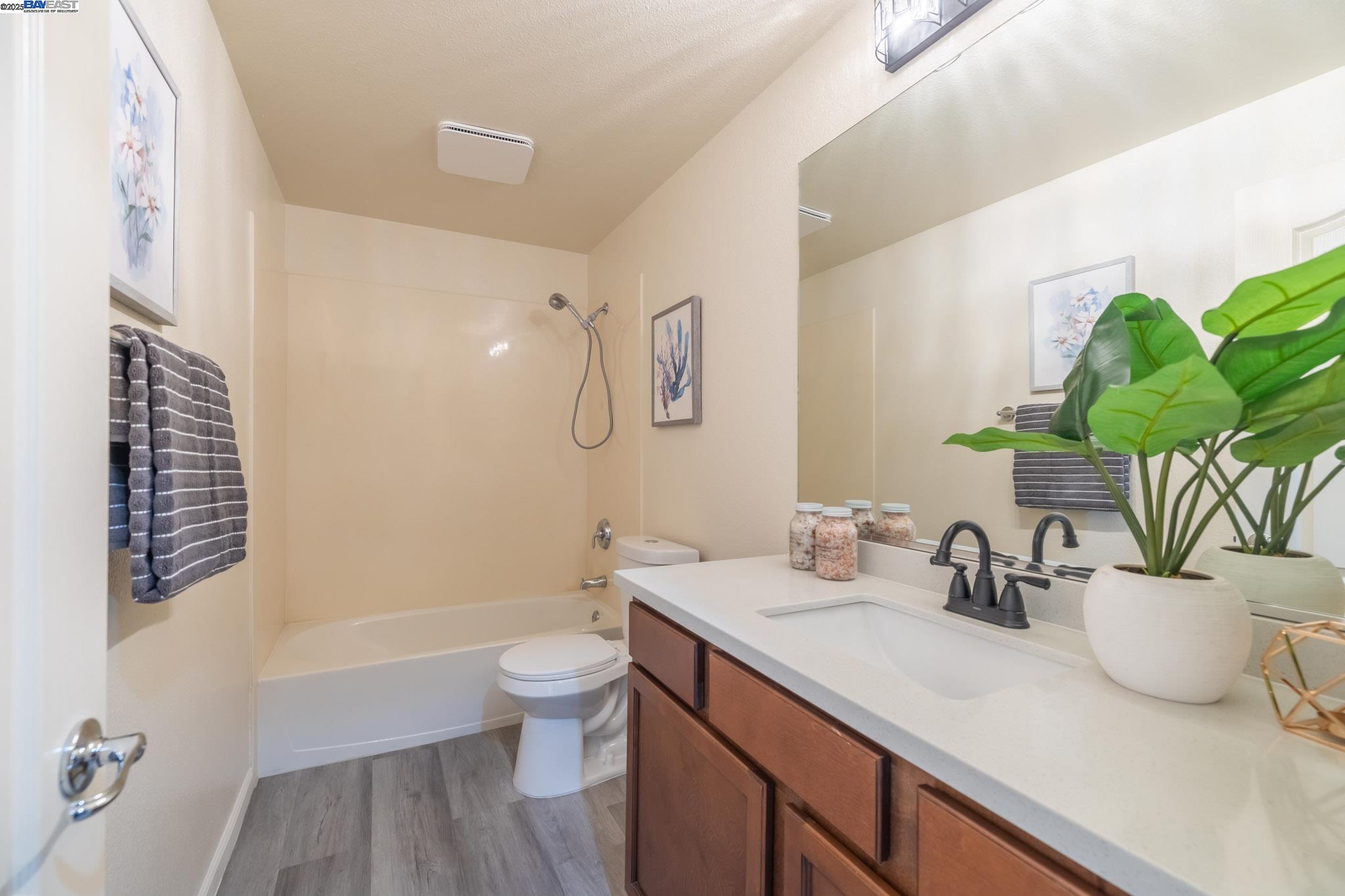 Detail Gallery Image 10 of 31 For 2200 Beech Cir, San Jose,  CA 95131 - 3 Beds | 3 Baths