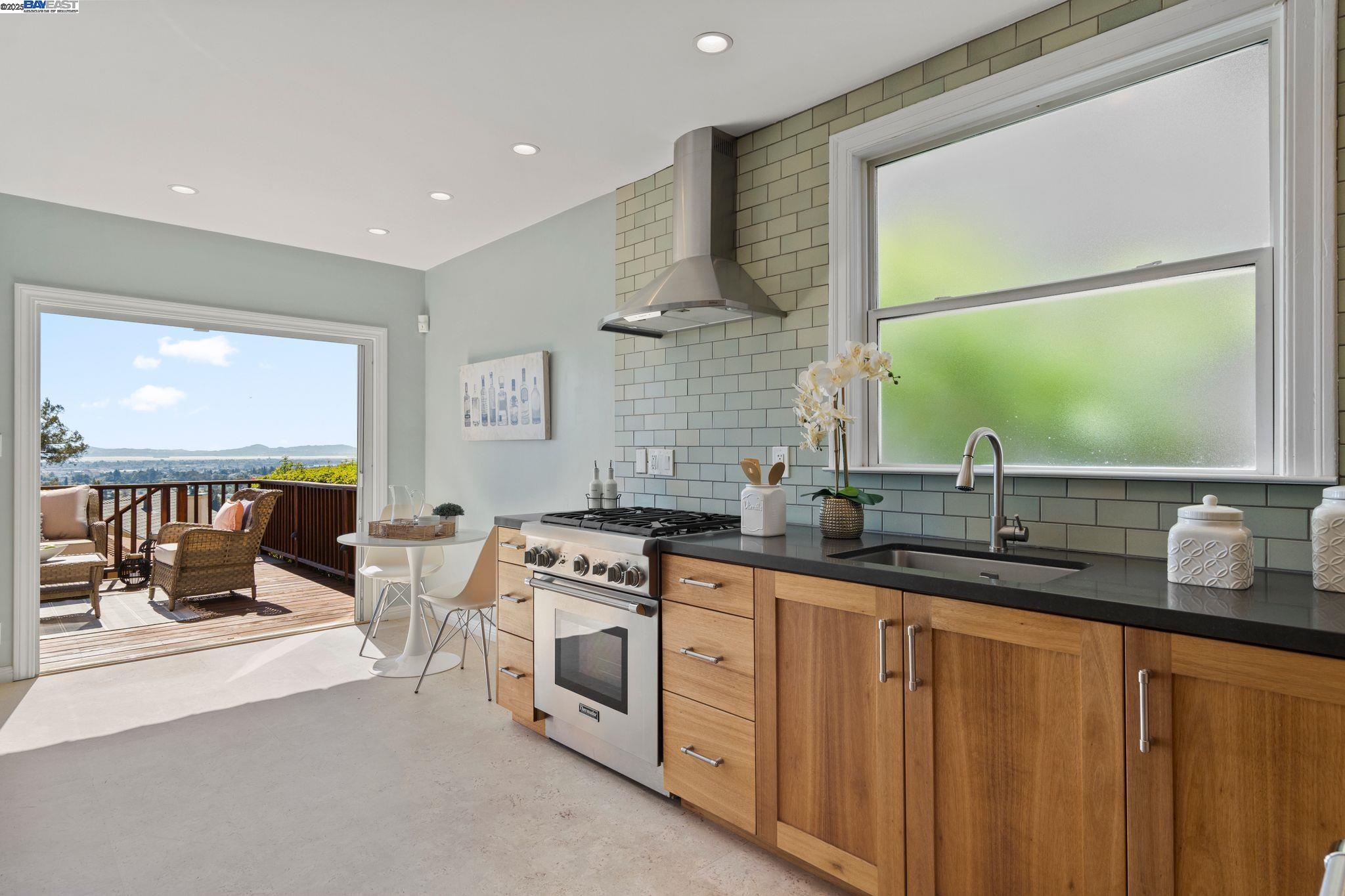 Detail Gallery Image 13 of 55 For 3751 Victor Ave, Oakland,  CA 94619 - 3 Beds | 1/1 Baths