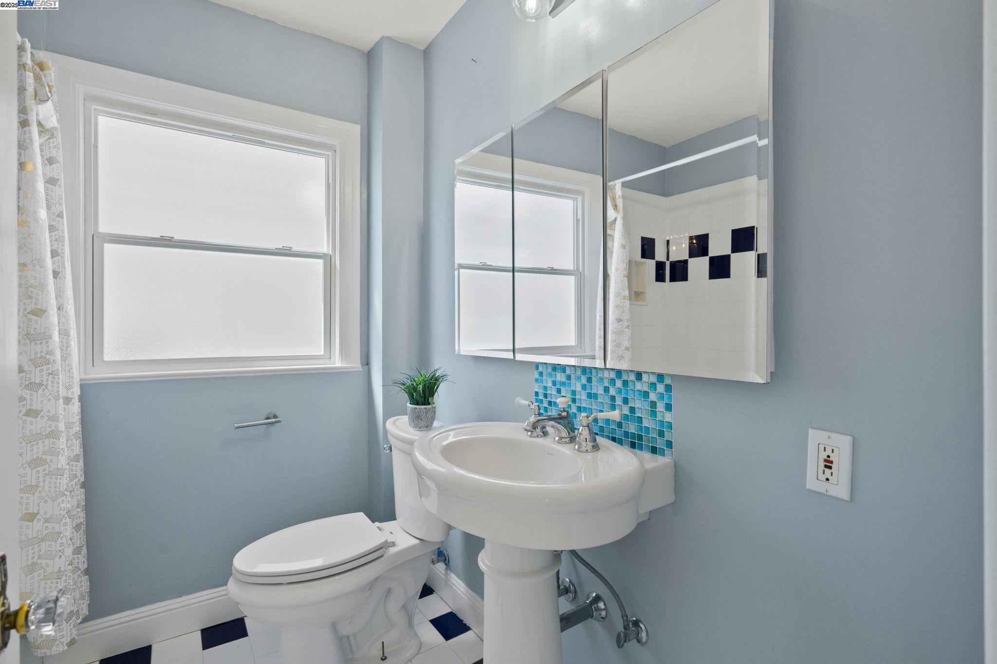 Detail Gallery Image 22 of 55 For 3751 Victor Ave, Oakland,  CA 94619 - 3 Beds | 1/1 Baths