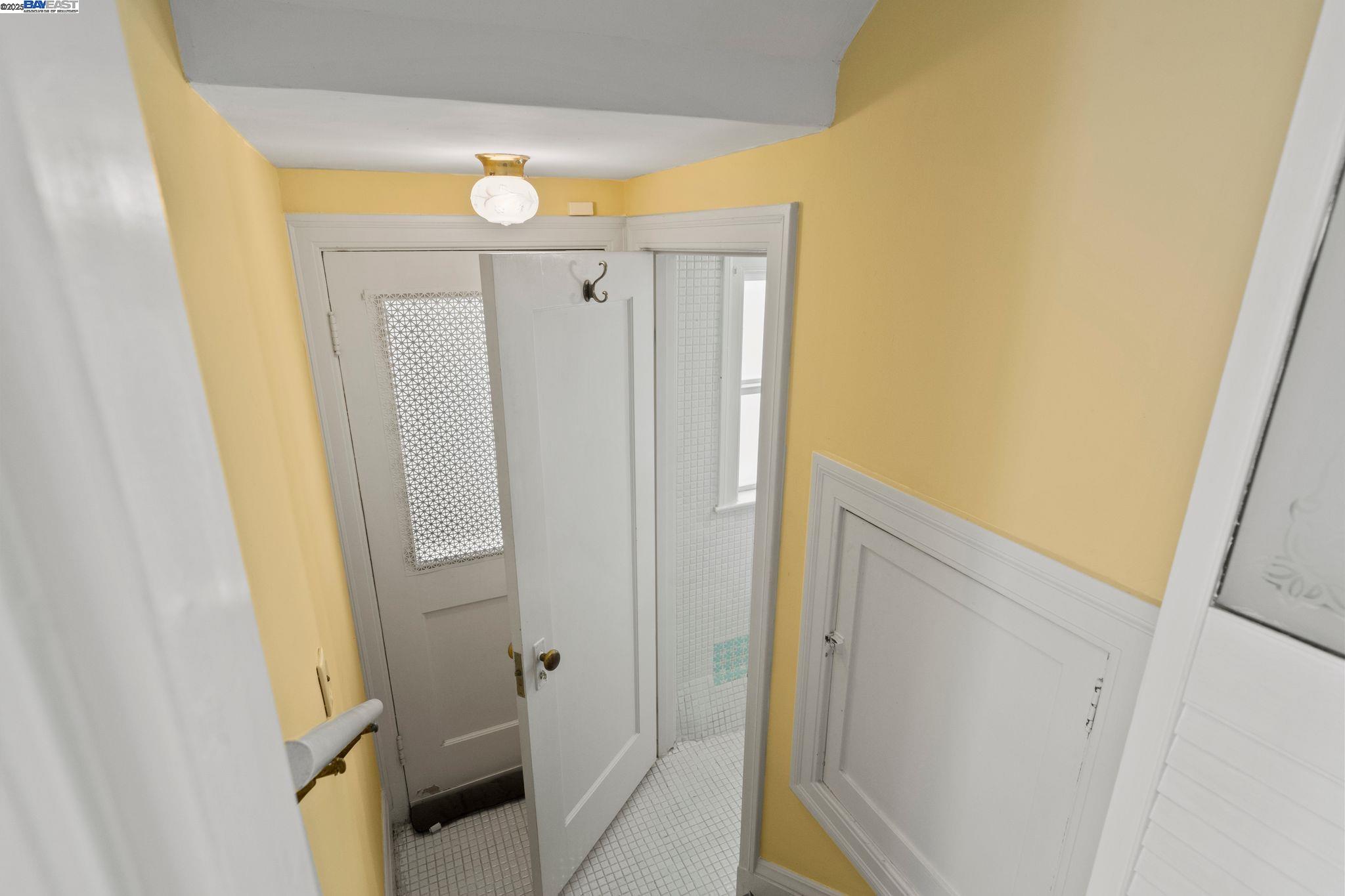 Detail Gallery Image 25 of 55 For 3751 Victor Ave, Oakland,  CA 94619 - 3 Beds | 1/1 Baths