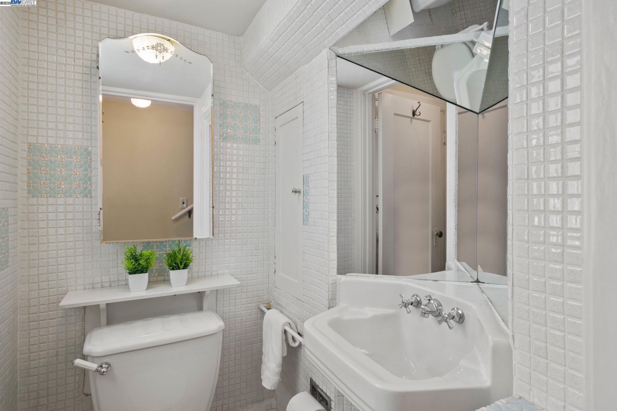Detail Gallery Image 26 of 55 For 3751 Victor Ave, Oakland,  CA 94619 - 3 Beds | 1/1 Baths