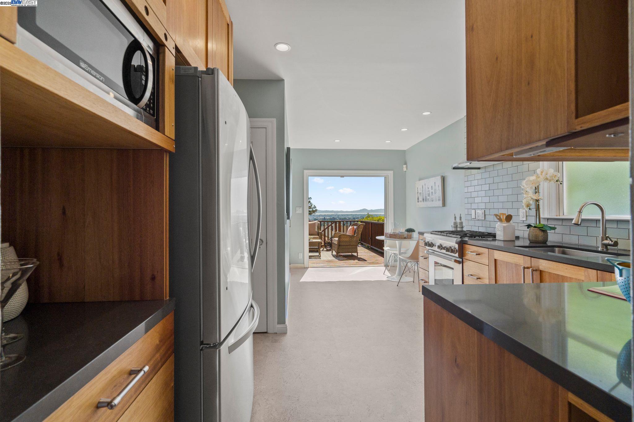 Detail Gallery Image 28 of 55 For 3751 Victor Ave, Oakland,  CA 94619 - 3 Beds | 1/1 Baths