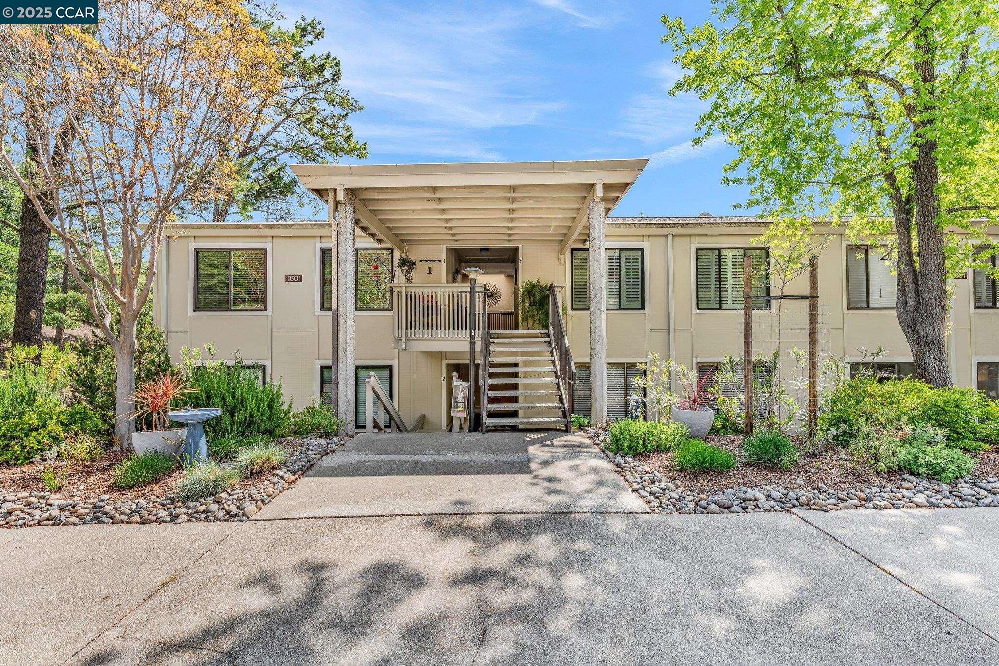 MLS: 41094394 Condo For Sale