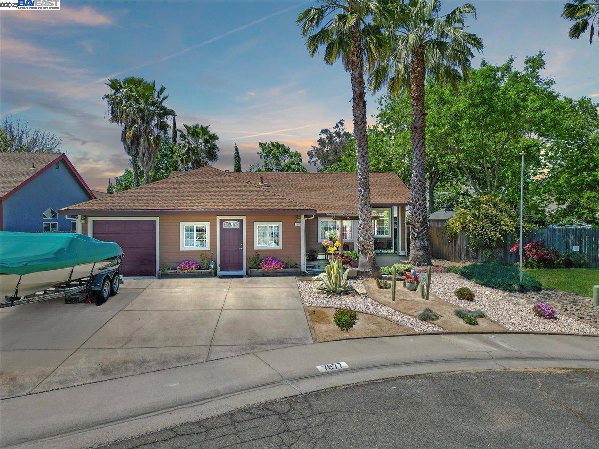 Detail Gallery Image 1 of 33 For 7677 Copper Cove Pl, Antelope,  CA 95843 - 3 Beds | 2 Baths