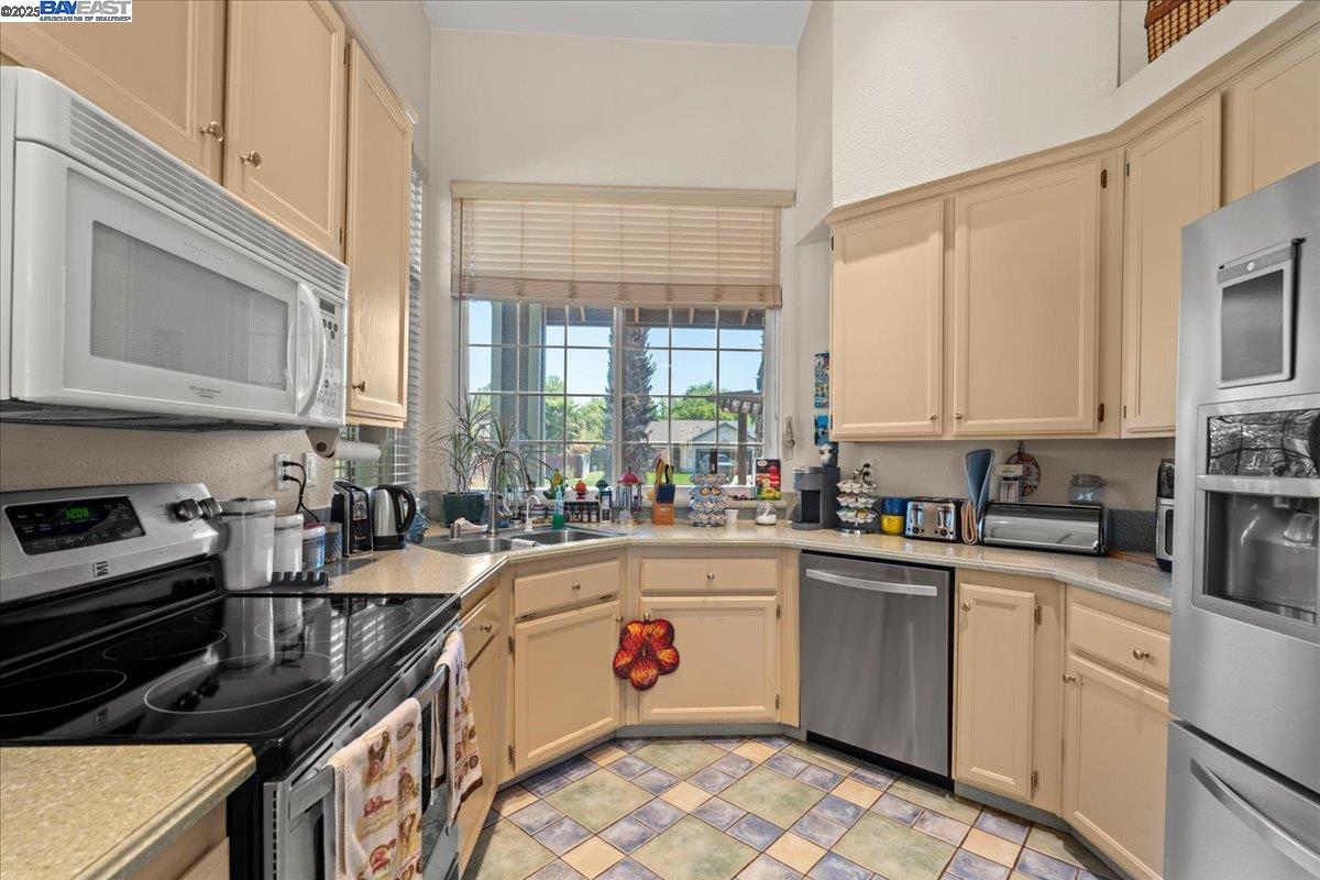 Detail Gallery Image 11 of 33 For 7677 Copper Cove Pl, Antelope,  CA 95843 - 3 Beds | 2 Baths