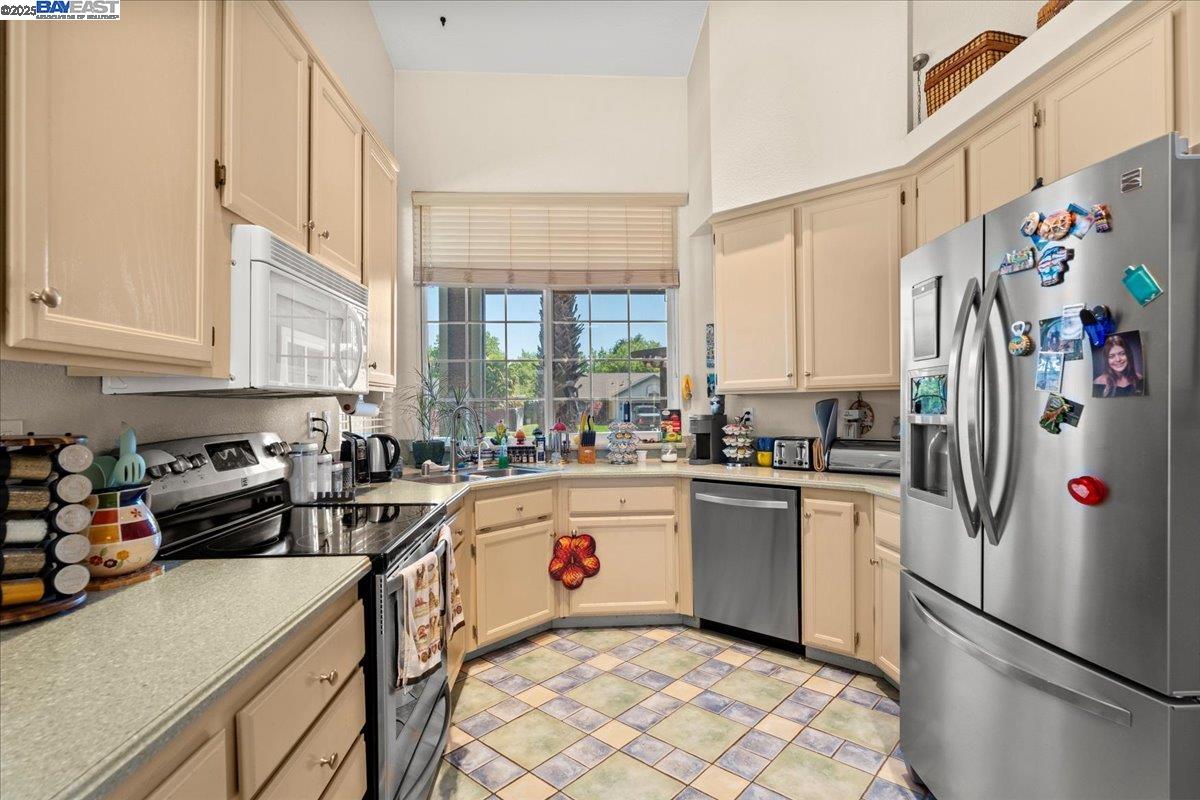 Detail Gallery Image 12 of 33 For 7677 Copper Cove Pl, Antelope,  CA 95843 - 3 Beds | 2 Baths