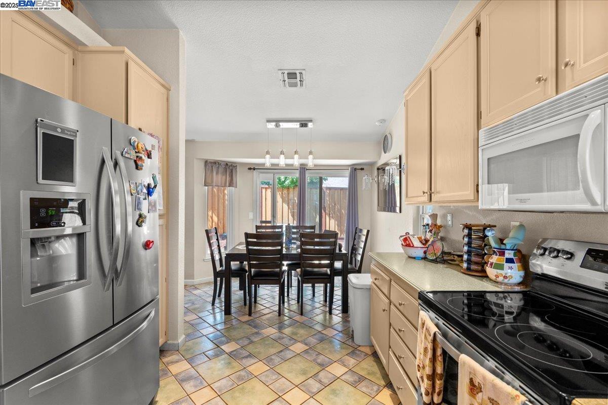 Detail Gallery Image 13 of 33 For 7677 Copper Cove Pl, Antelope,  CA 95843 - 3 Beds | 2 Baths