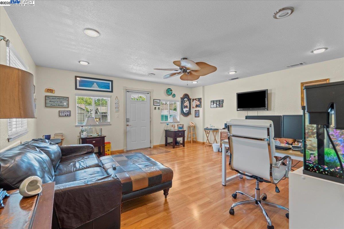 Detail Gallery Image 18 of 33 For 7677 Copper Cove Pl, Antelope,  CA 95843 - 3 Beds | 2 Baths
