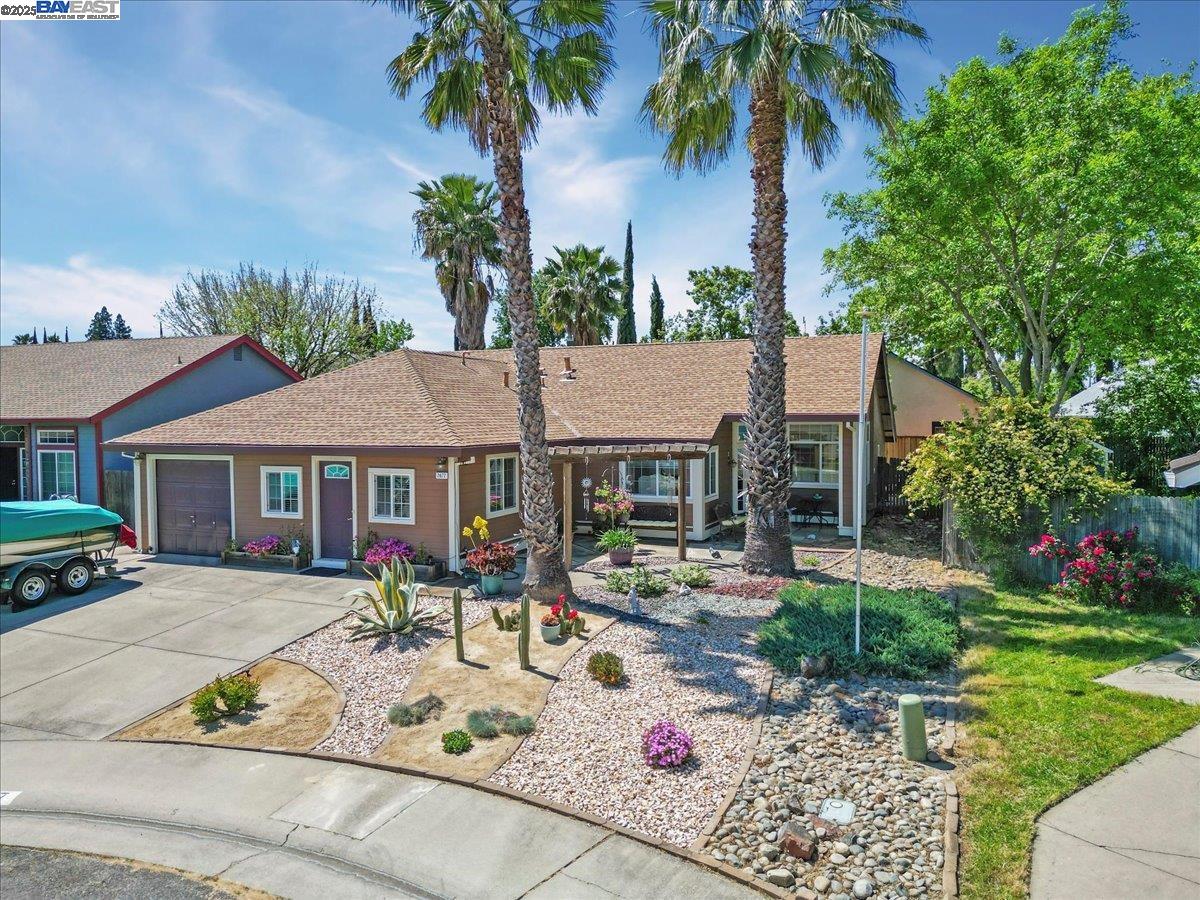 Detail Gallery Image 3 of 33 For 7677 Copper Cove Pl, Antelope,  CA 95843 - 3 Beds | 2 Baths