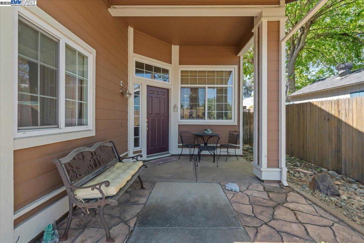 Detail Gallery Image 4 of 33 For 7677 Copper Cove Pl, Antelope,  CA 95843 - 3 Beds | 2 Baths