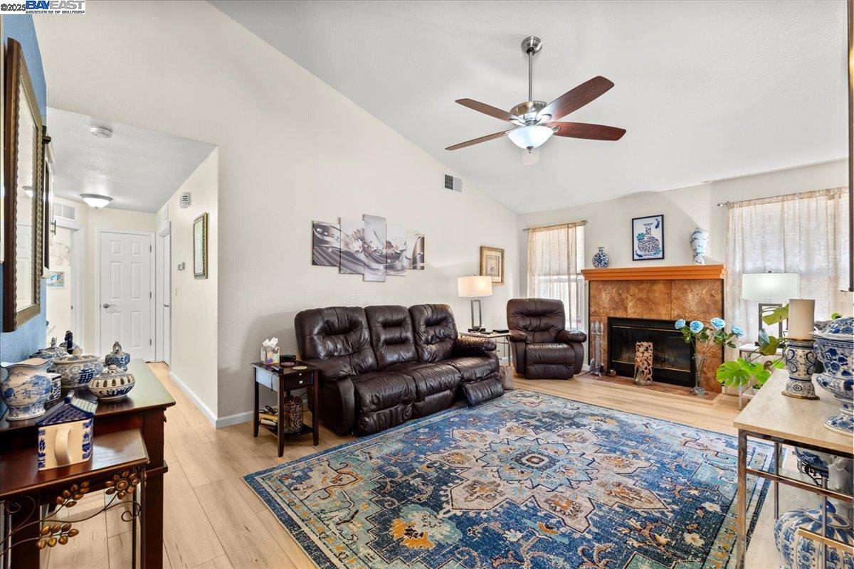 Detail Gallery Image 6 of 33 For 7677 Copper Cove Pl, Antelope,  CA 95843 - 3 Beds | 2 Baths
