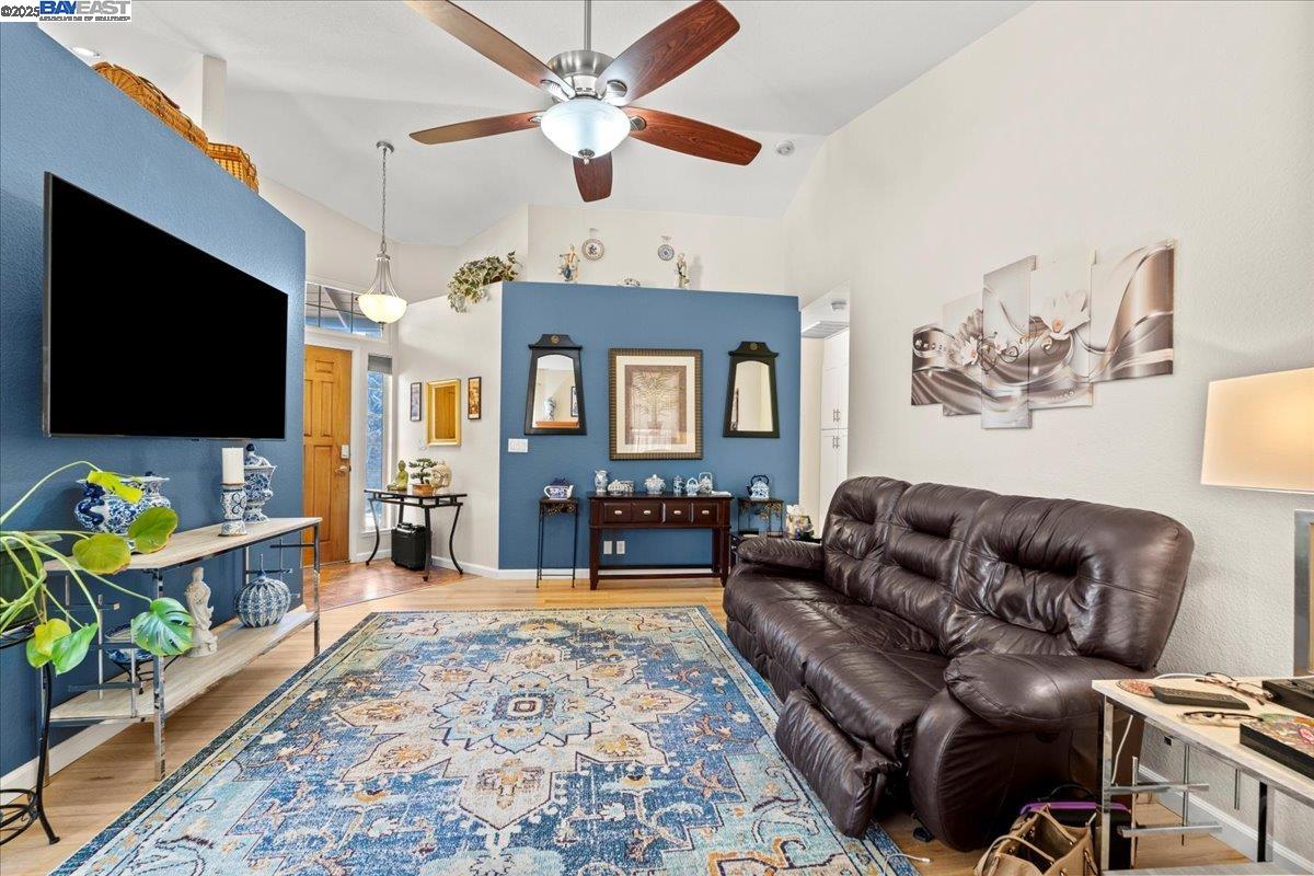 Detail Gallery Image 7 of 33 For 7677 Copper Cove Pl, Antelope,  CA 95843 - 3 Beds | 2 Baths