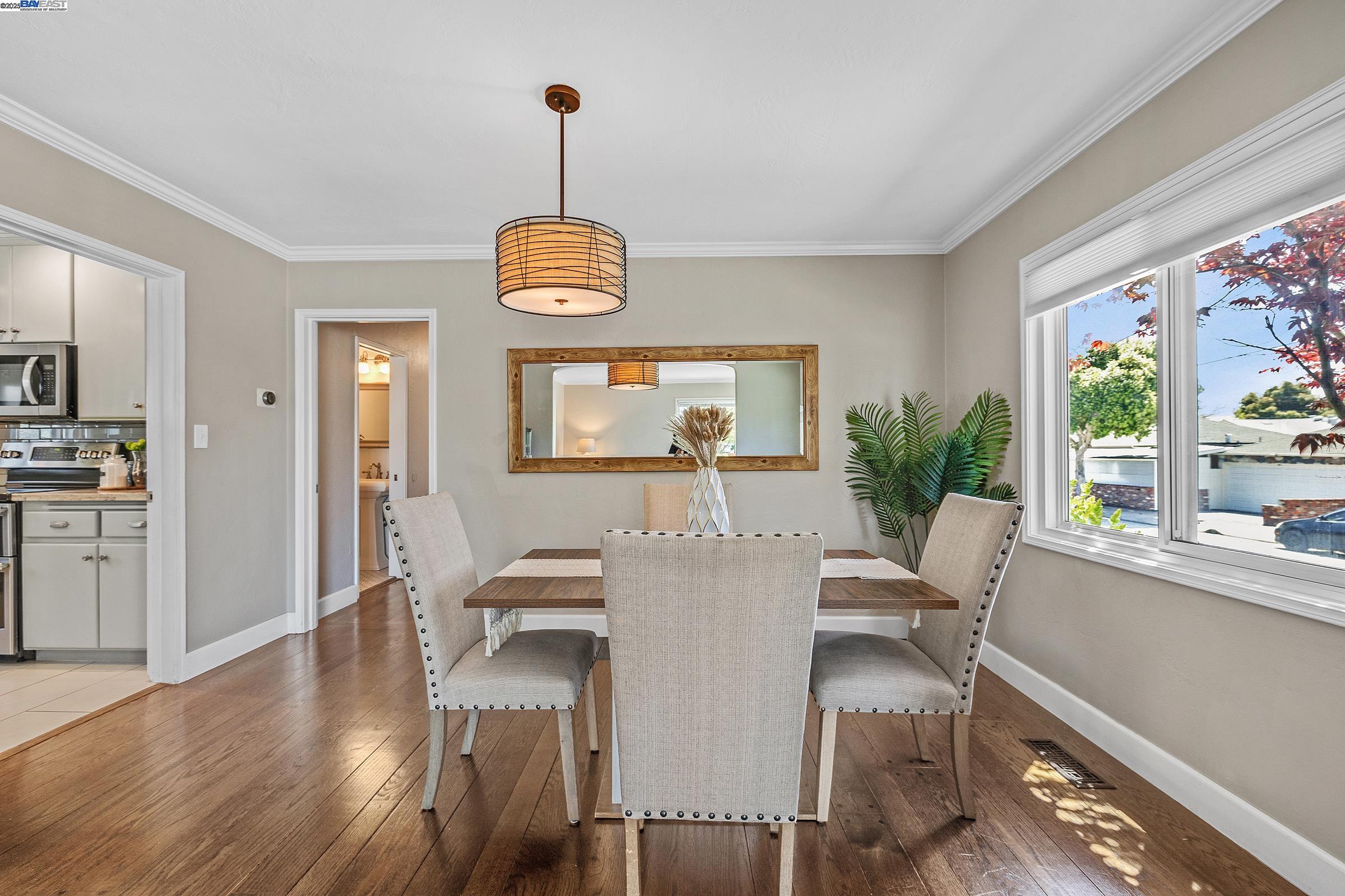Detail Gallery Image 16 of 33 For 297 Lorraine Blvd, San Leandro,  CA 94577 - 3 Beds | 1/1 Baths