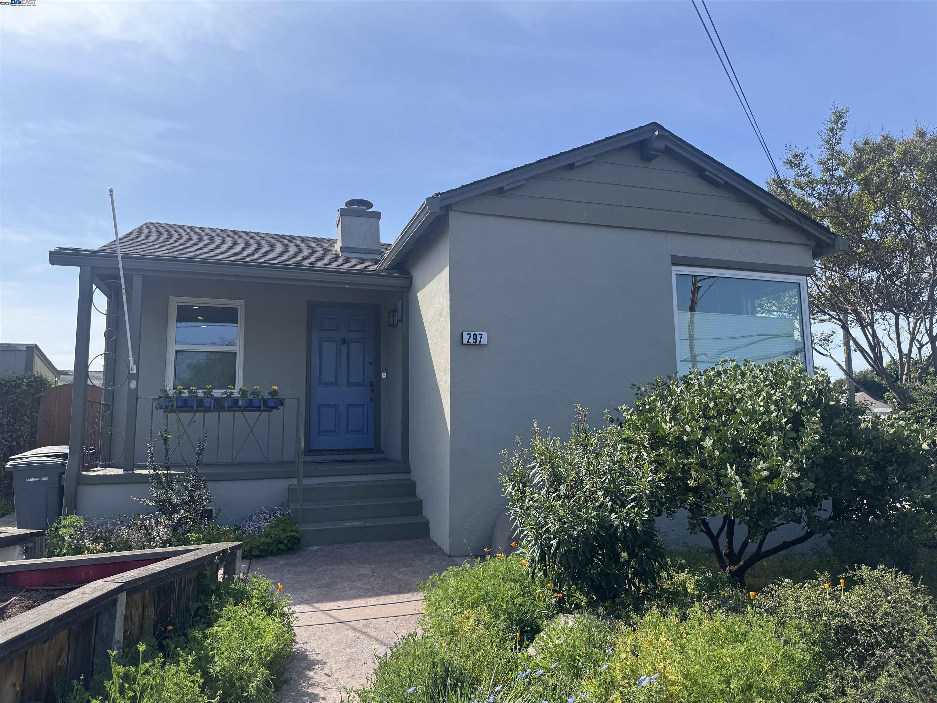 Detail Gallery Image 3 of 33 For 297 Lorraine Blvd, San Leandro,  CA 94577 - 3 Beds | 1/1 Baths