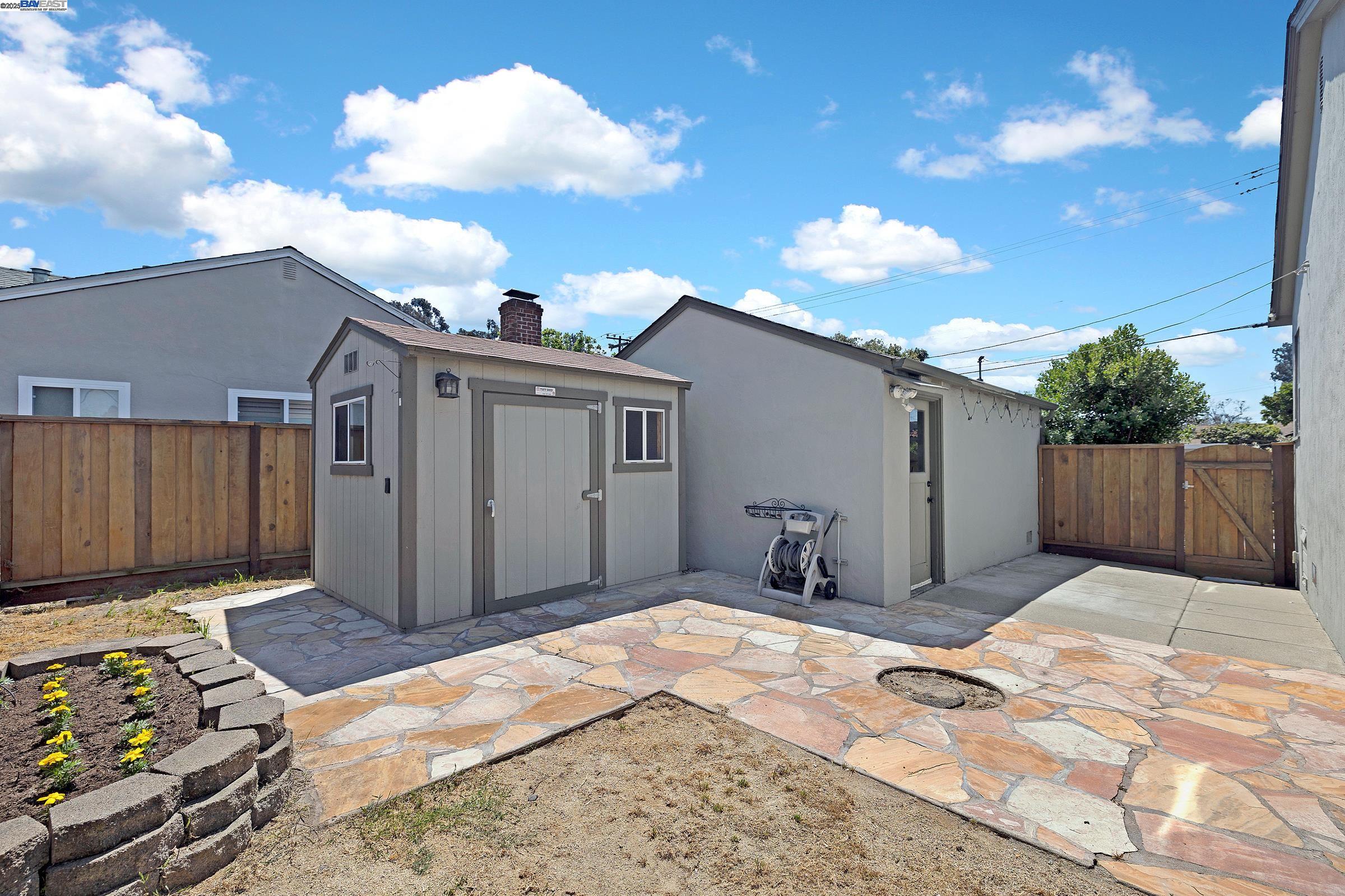 Detail Gallery Image 28 of 33 For 297 Lorraine Blvd, San Leandro,  CA 94577 - 3 Beds | 1/1 Baths