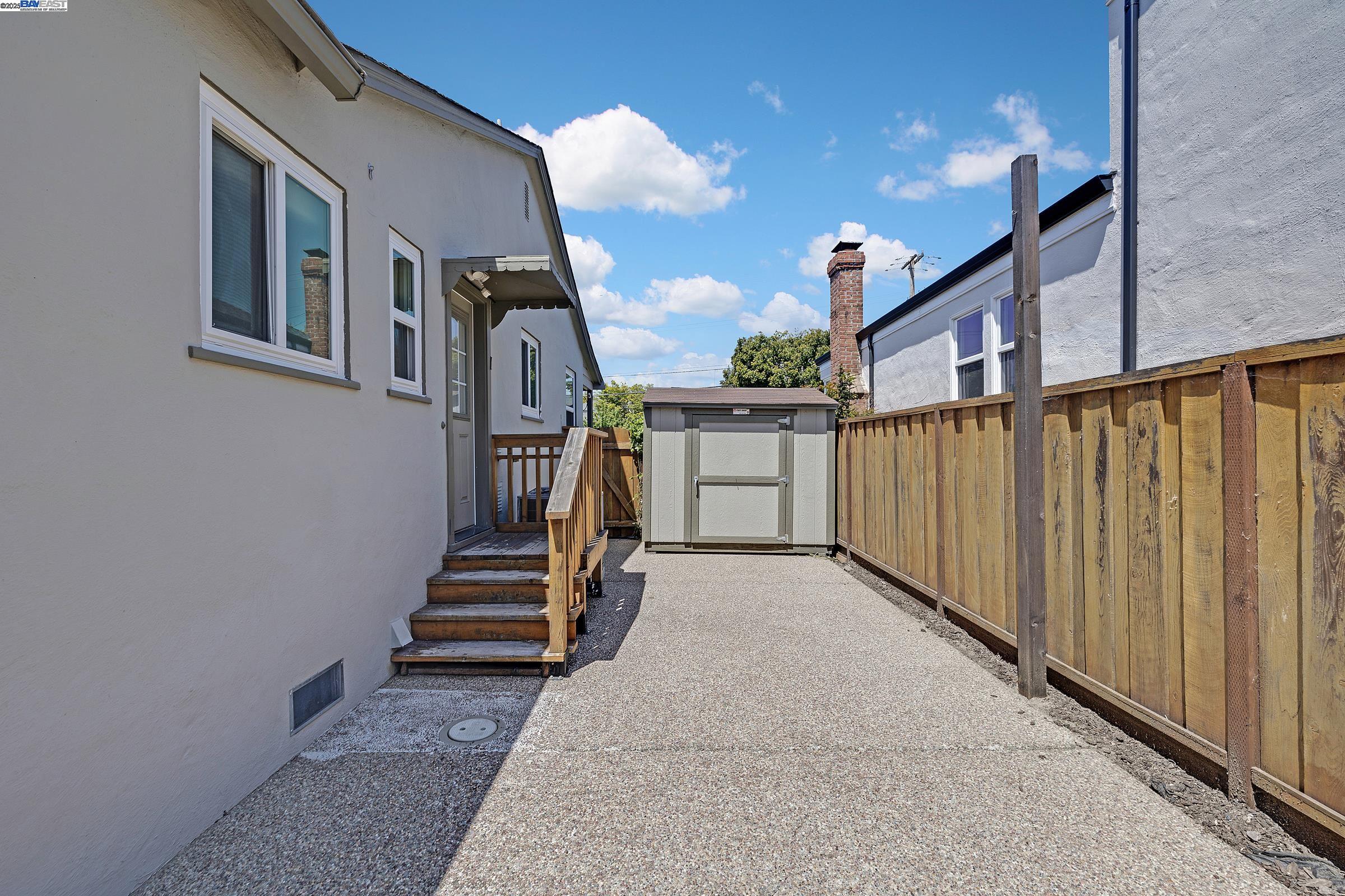 Detail Gallery Image 30 of 33 For 297 Lorraine Blvd, San Leandro,  CA 94577 - 3 Beds | 1/1 Baths