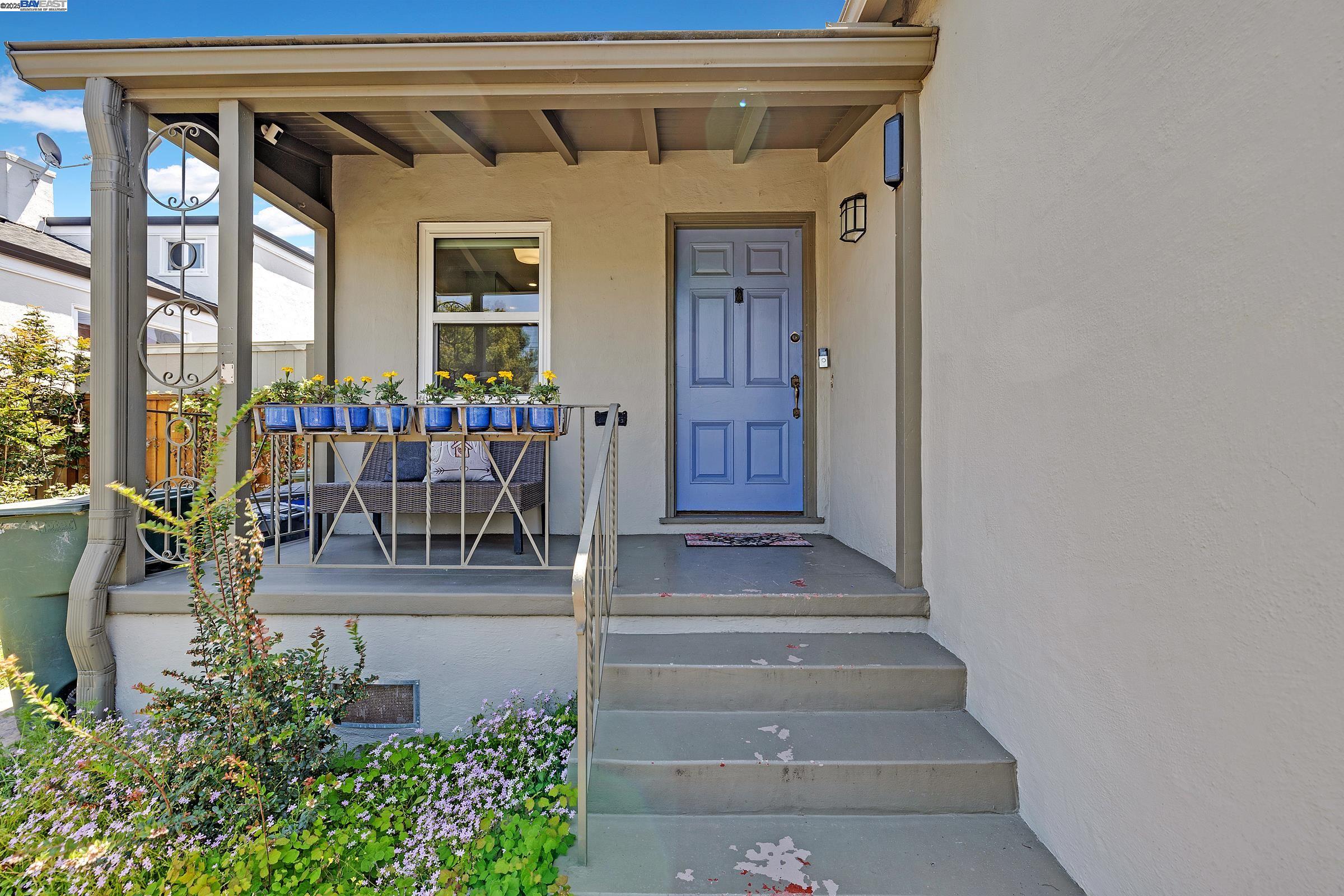Detail Gallery Image 4 of 33 For 297 Lorraine Blvd, San Leandro,  CA 94577 - 3 Beds | 1/1 Baths