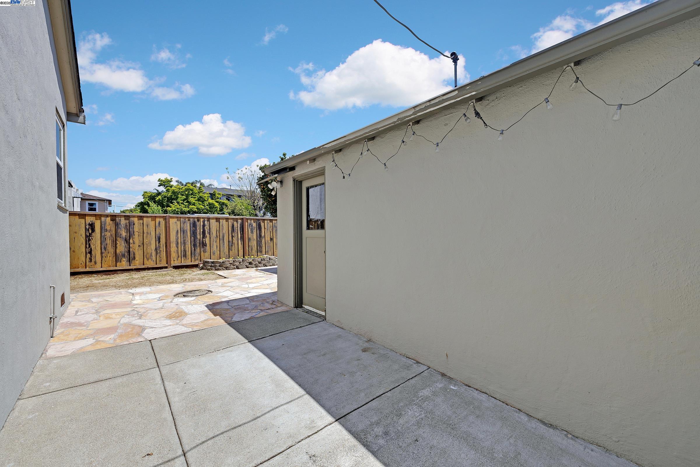 Detail Gallery Image 32 of 33 For 297 Lorraine Blvd, San Leandro,  CA 94577 - 3 Beds | 1/1 Baths